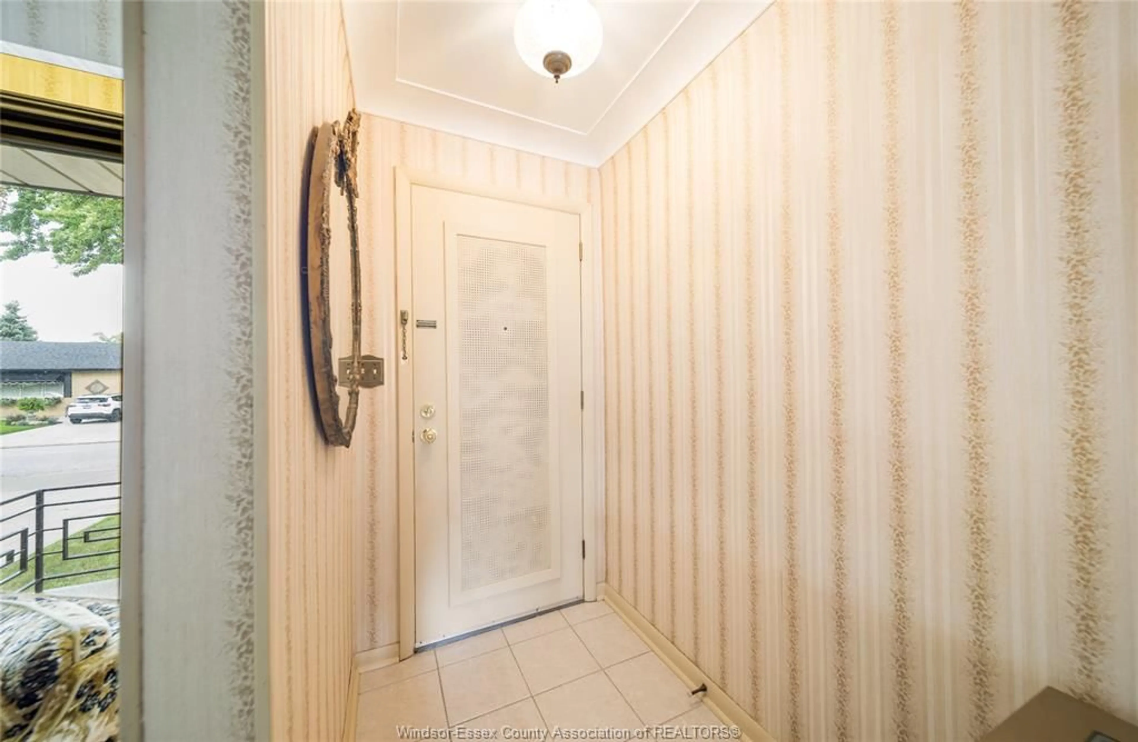 Indoor foyer for 2675 MARK Ave, Windsor Ontario N9E 2W4
