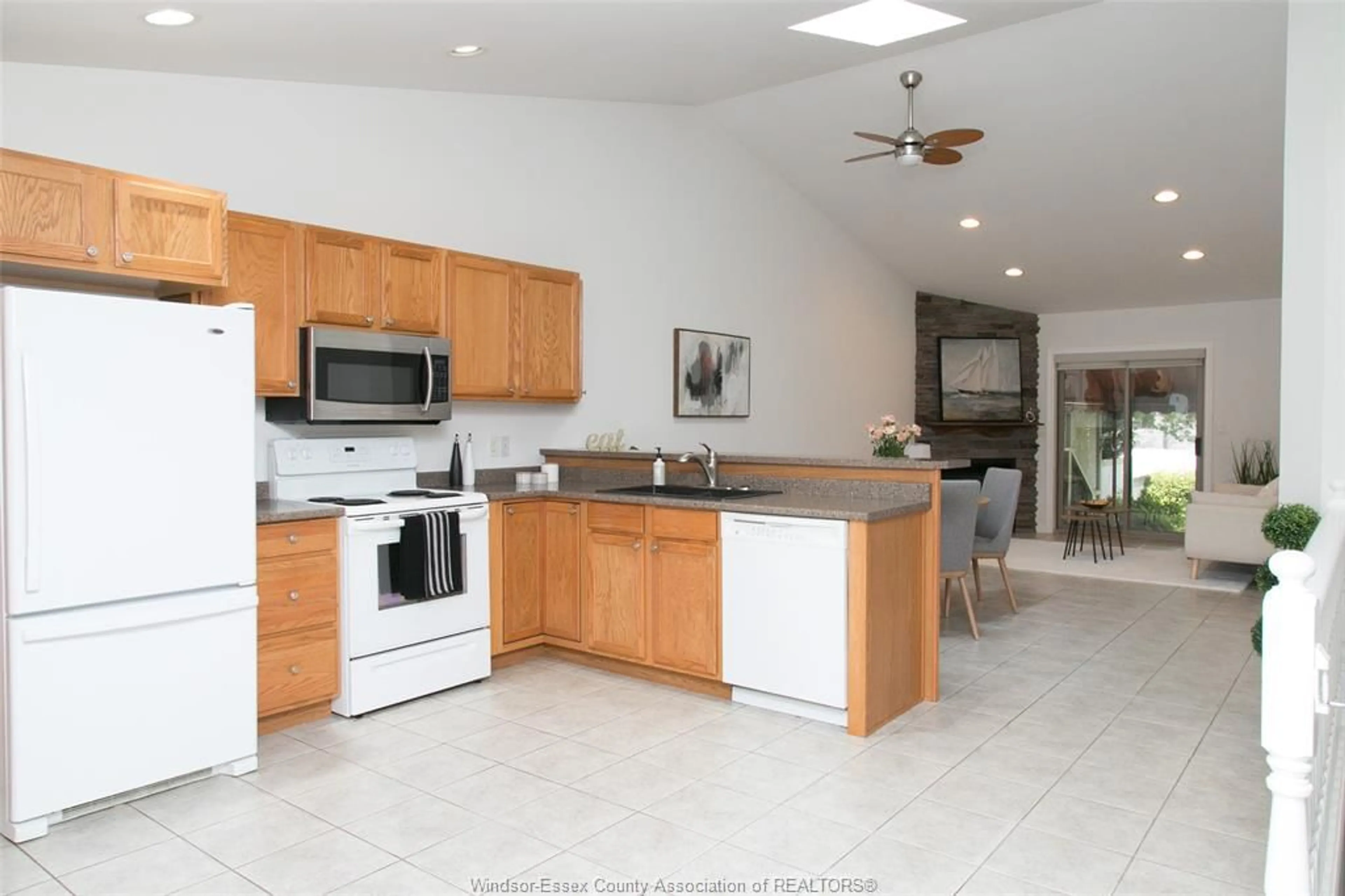 Open concept kitchen, ceramic/tile floor for 8 Sand Pebble Cres, Kingsville Ontario N9Y 4B3