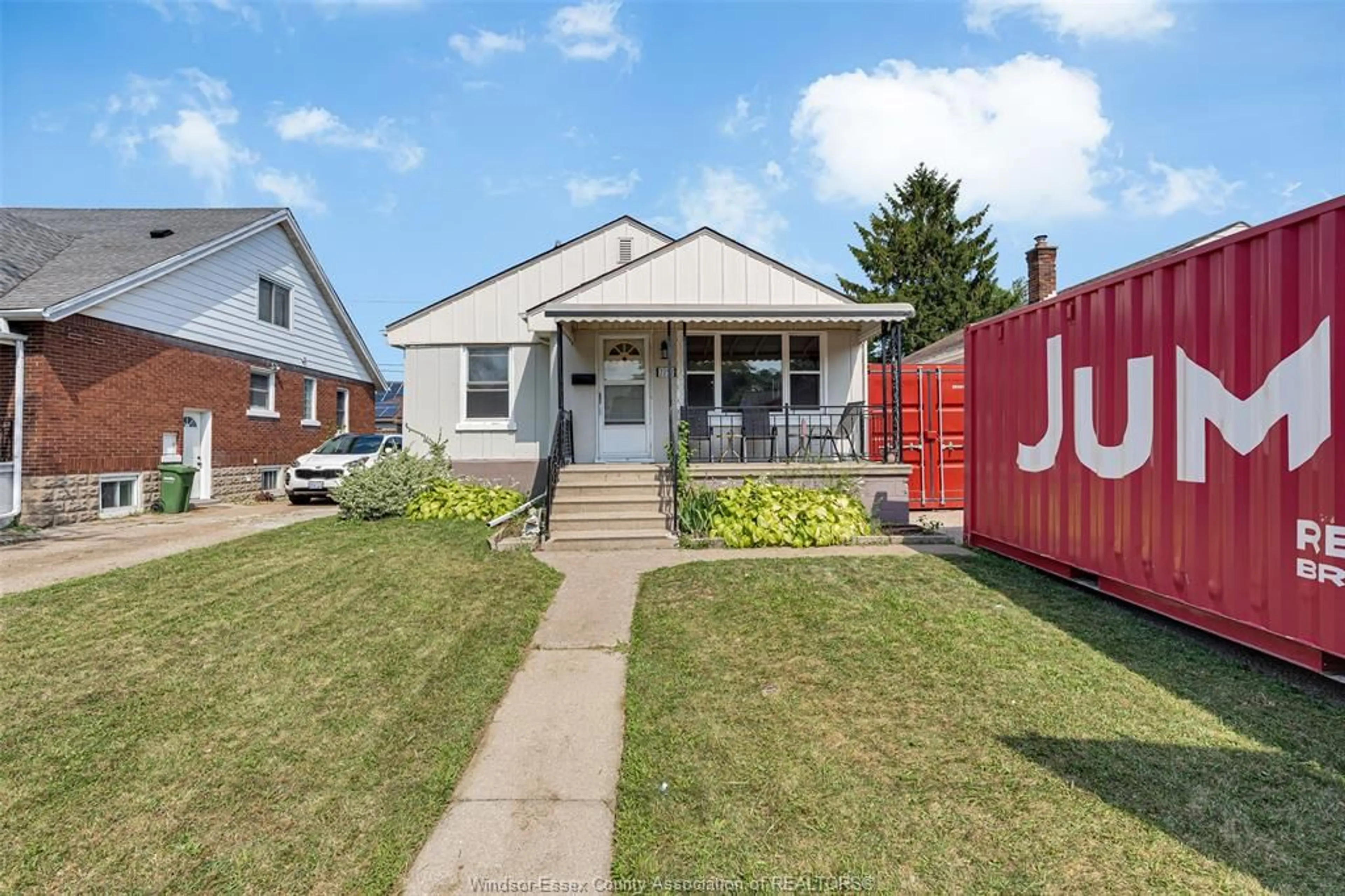 Unknown for 2258 parkwood, Windsor Ontario N8W 2J9