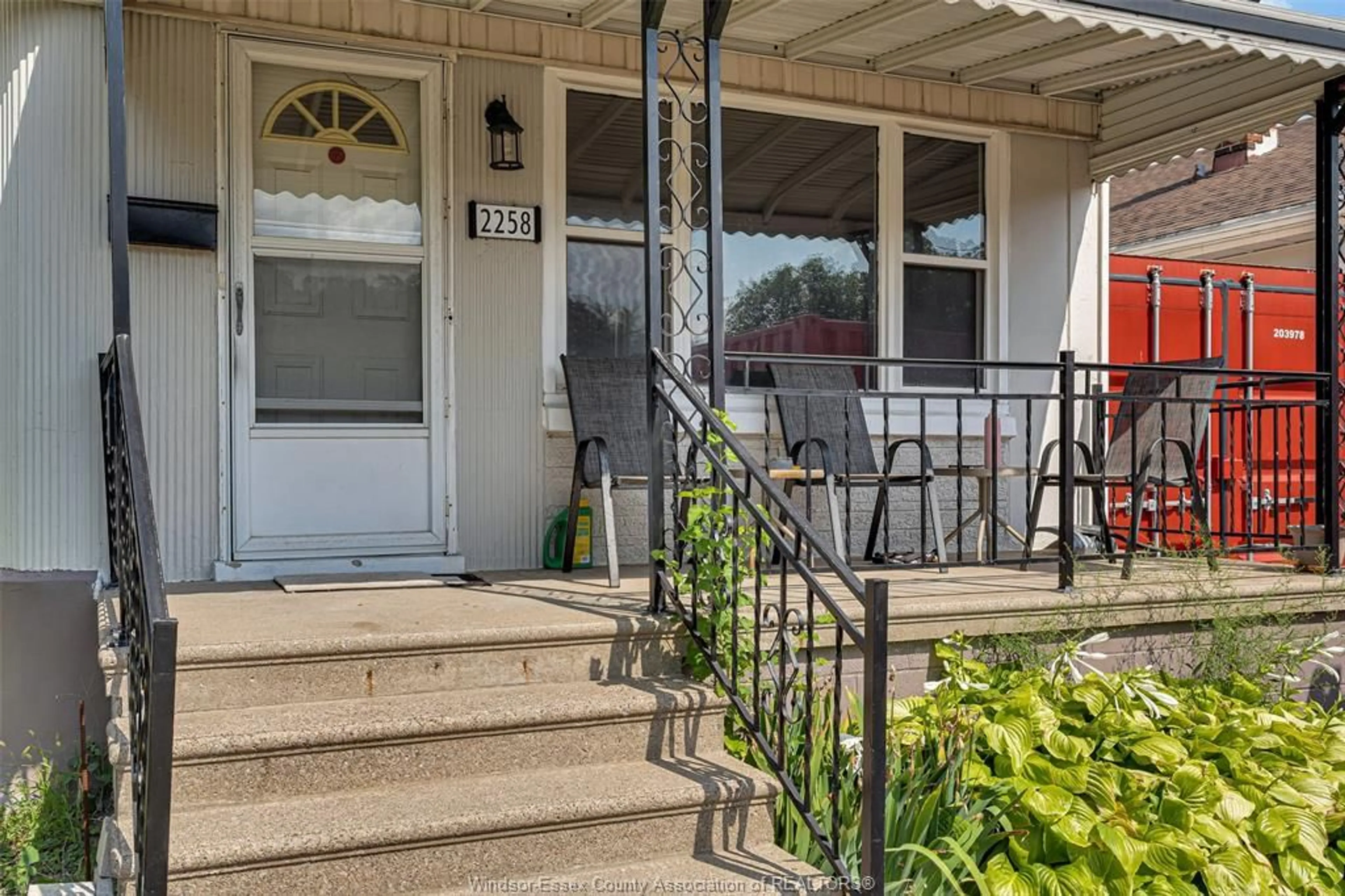 Unknown for 2258 parkwood, Windsor Ontario N8W 2J9