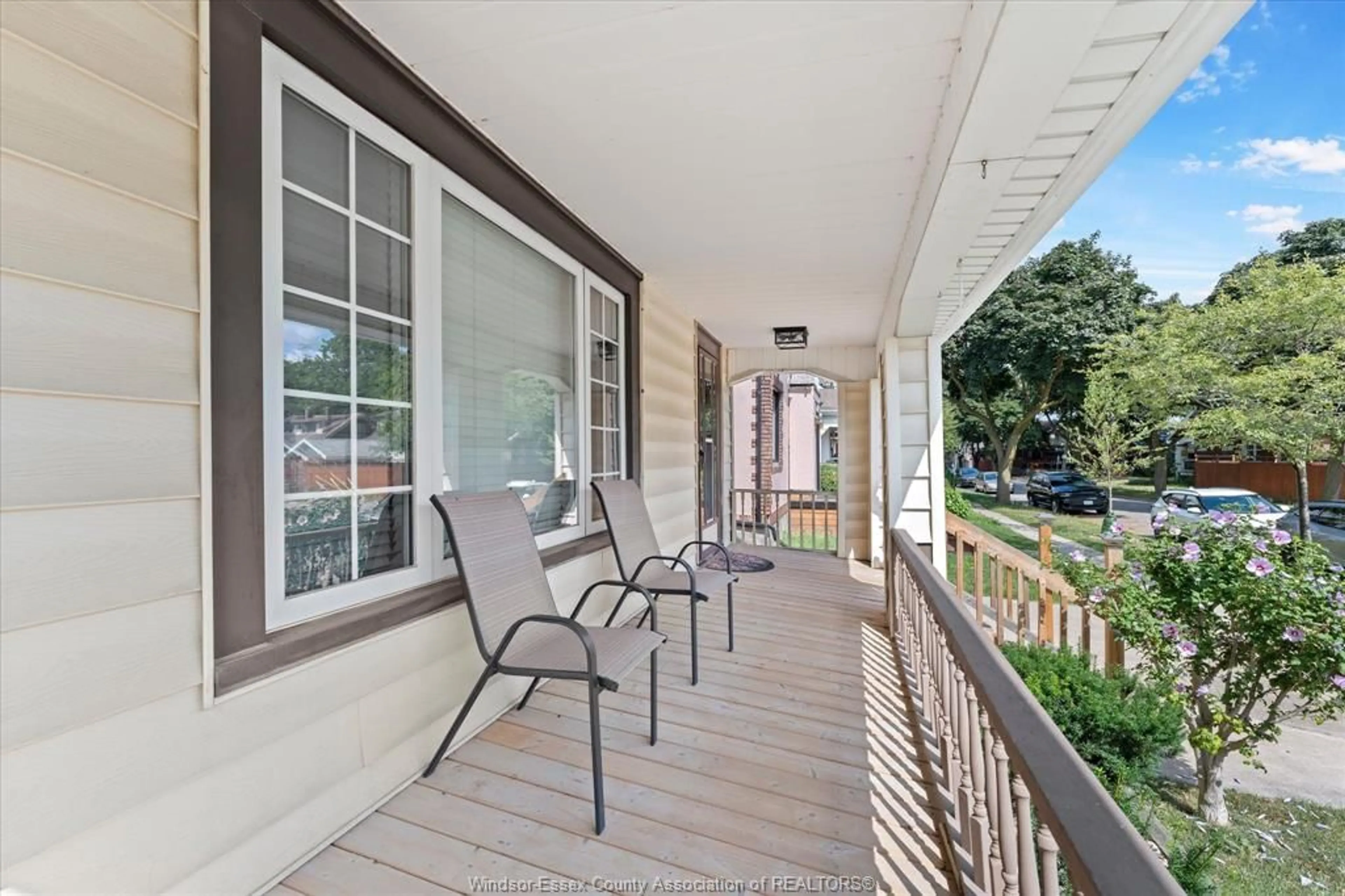 Patio, street for 1437 WINDERMERE, Windsor Ontario N8Y 3G1