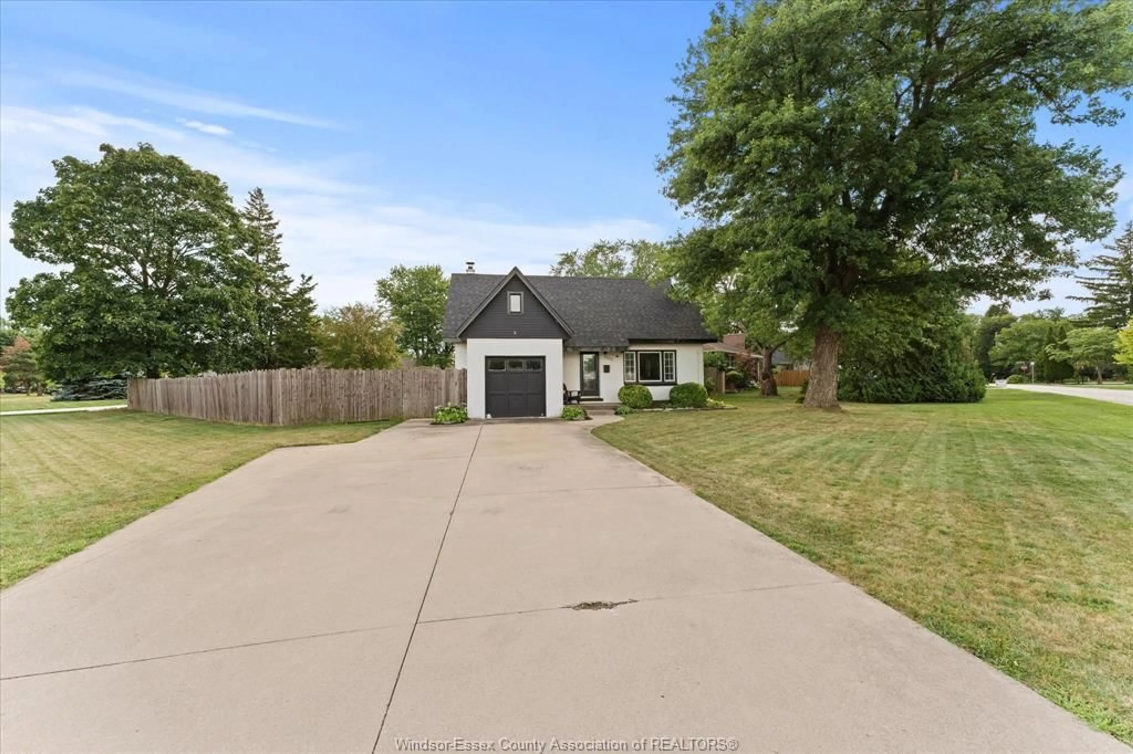A pic from outside/outdoor area/front of a property/back of a property/a pic from drone, street for 7777 CEDARVIEW, Windsor Ontario N8S 1K1
