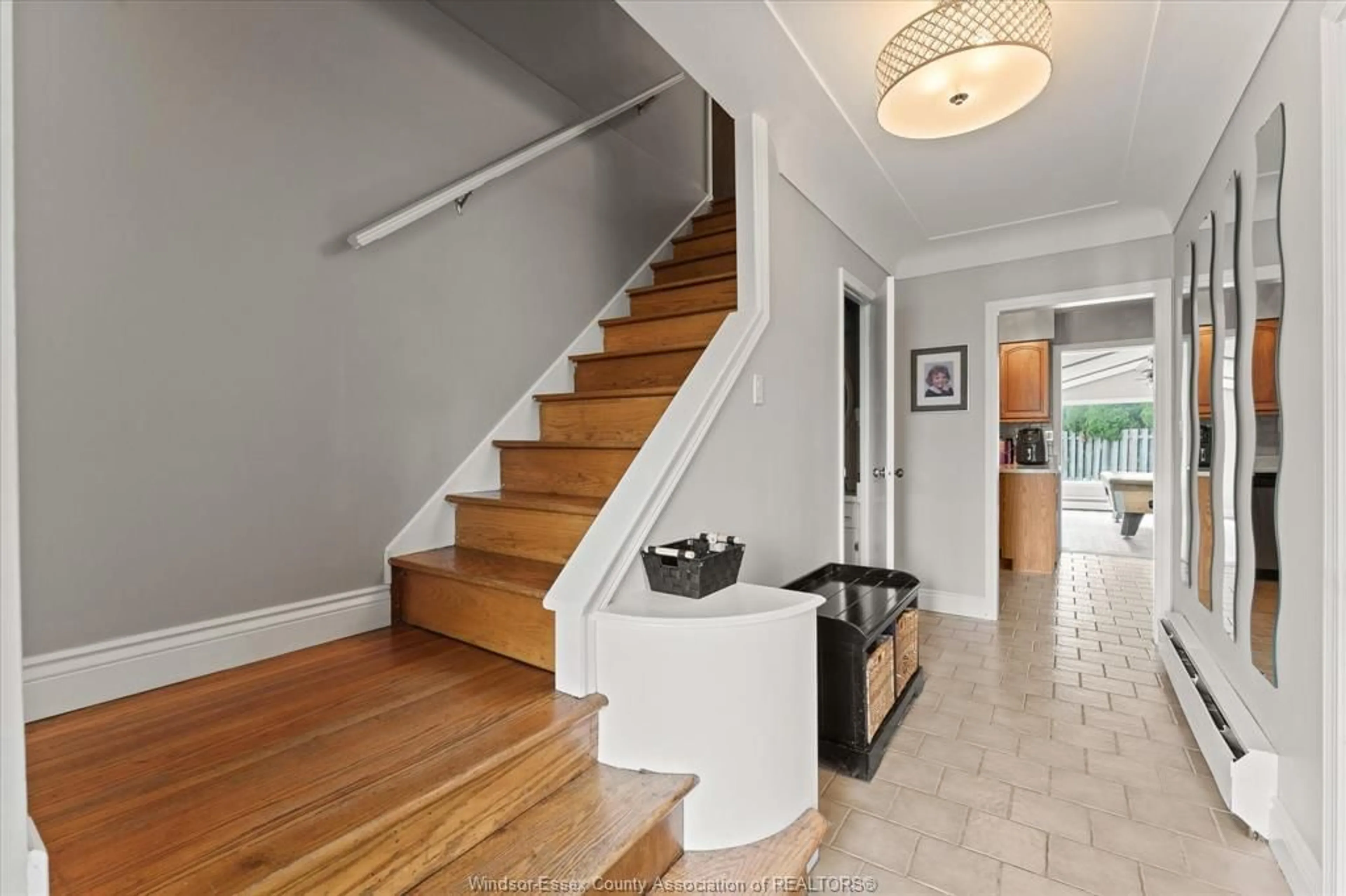 Indoor entryway for 7777 CEDARVIEW, Windsor Ontario N8S 1K1