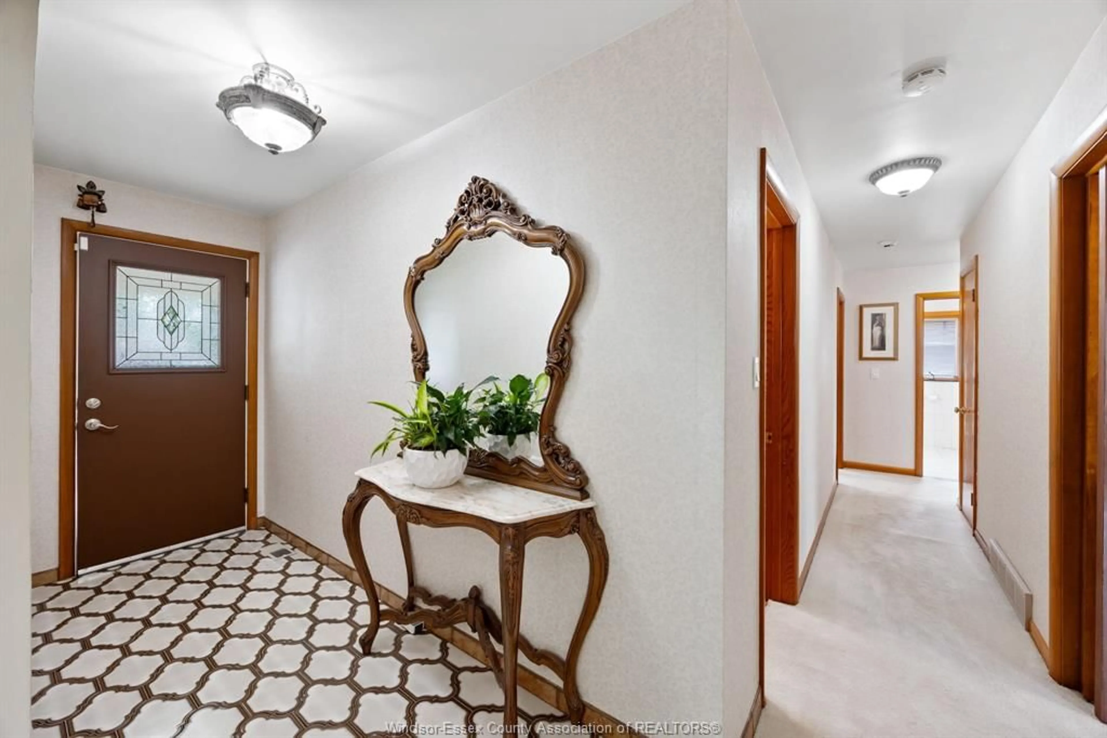 Indoor foyer for 1459 PARTINTON Ave, Windsor Ontario N9B 2P7
