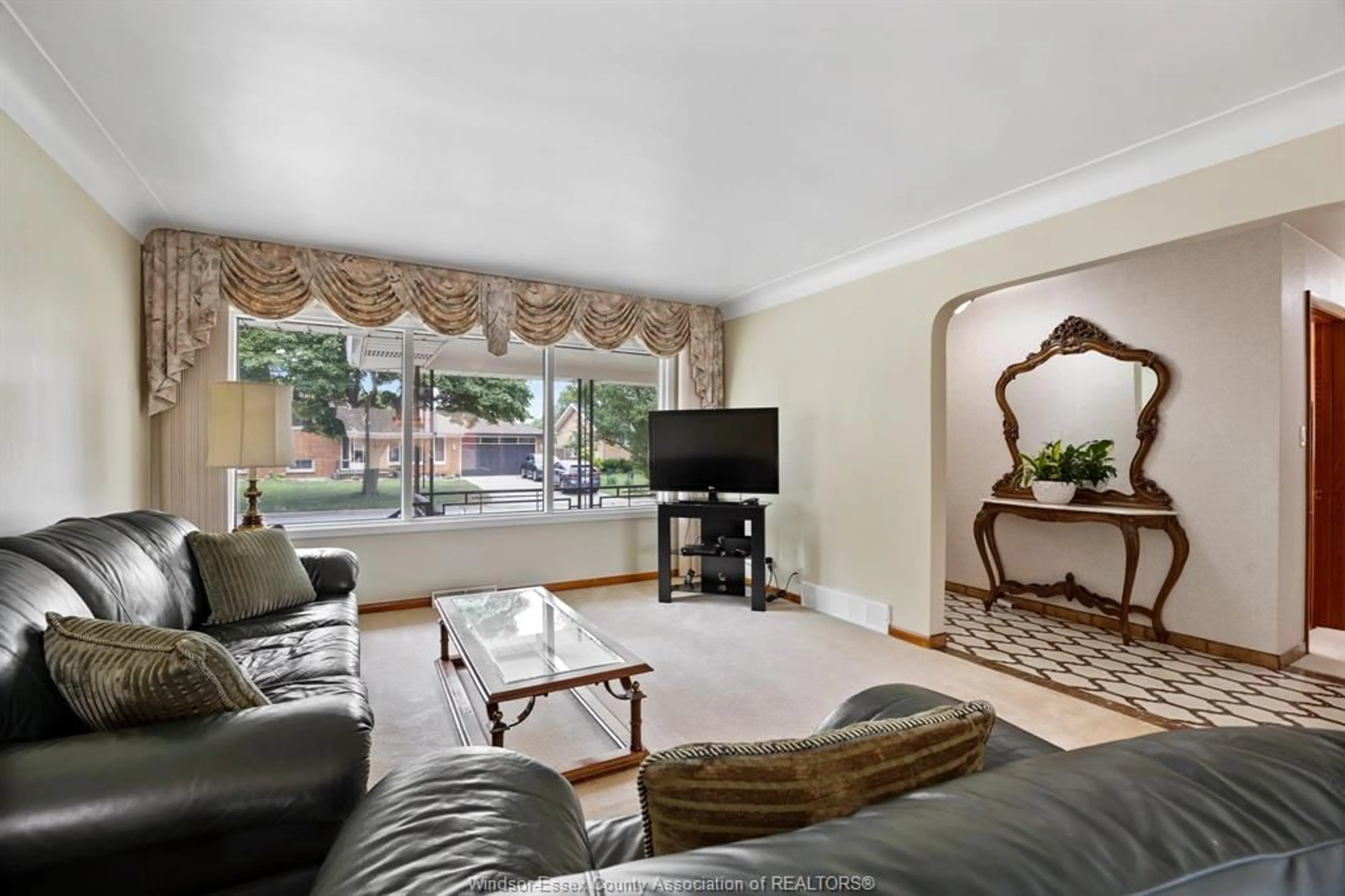 Living room with furniture, unknown for 1459 PARTINTON Ave, Windsor Ontario N9B 2P7