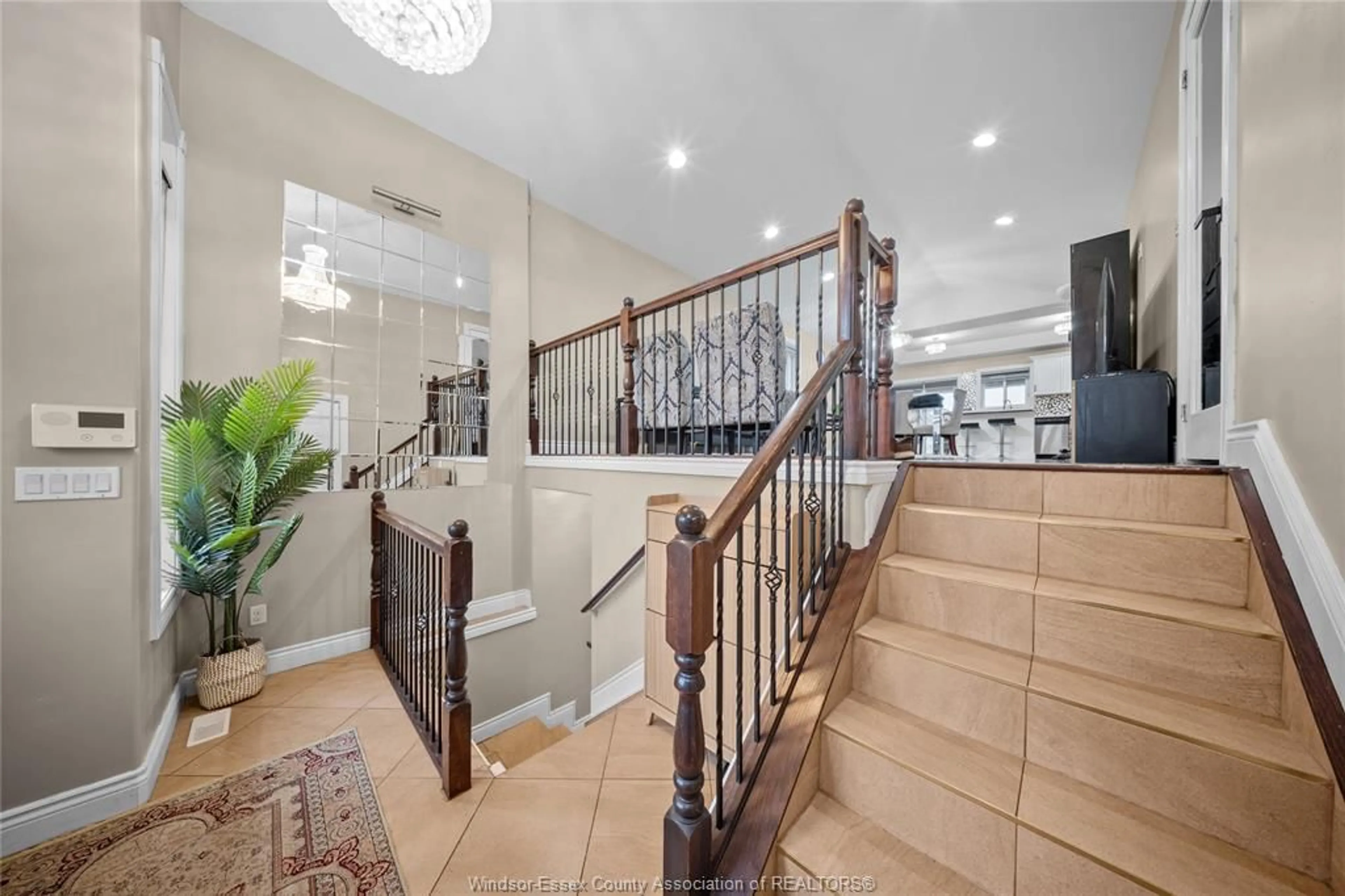Indoor foyer for 1914 EVERTS, Windsor Ontario N9B 0B6