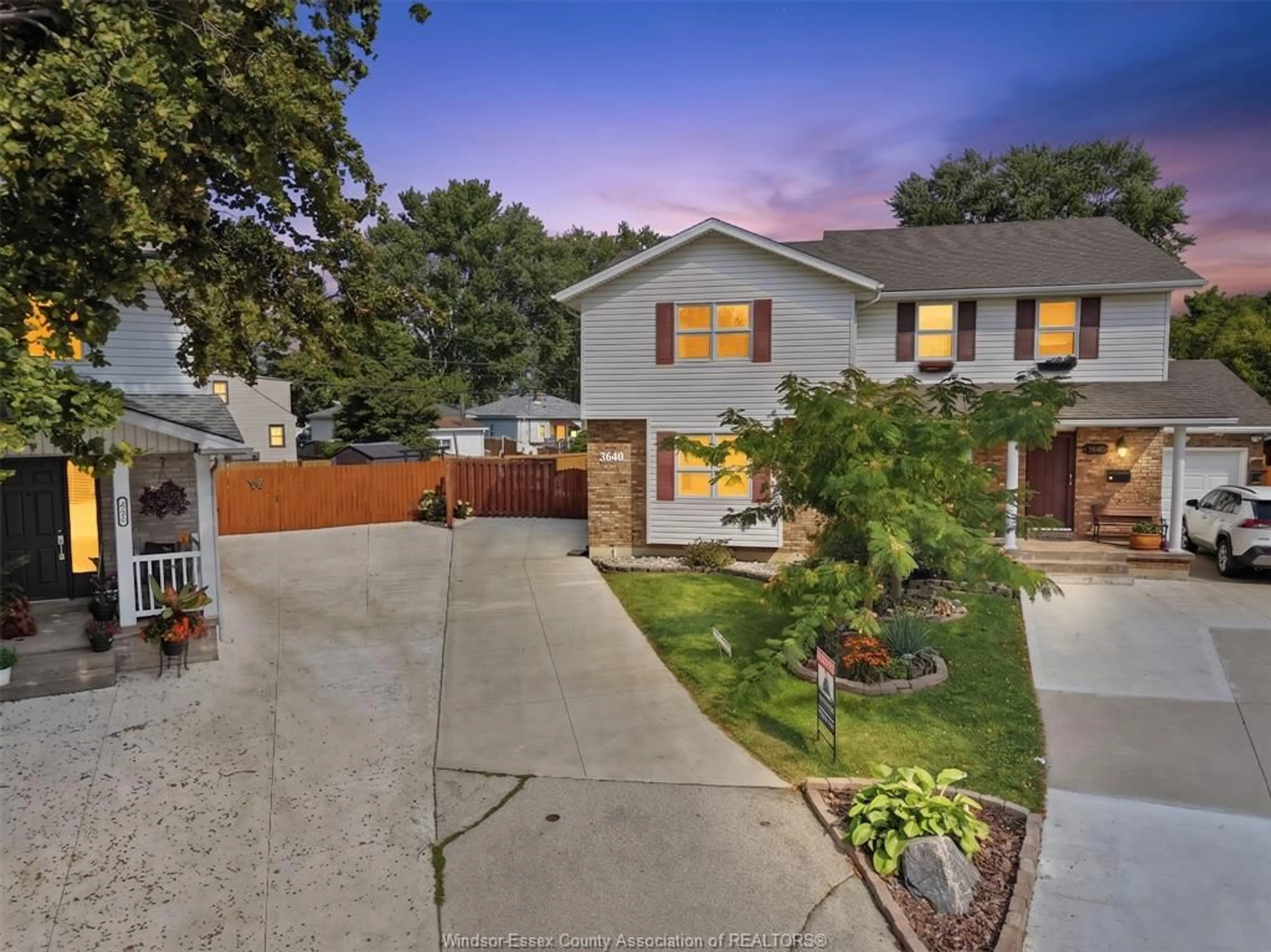 A pic from outside/outdoor area/front of a property/back of a property/a pic from drone, street for 3640 STEPHANIE Crt, Windsor Ontario N8W 5G5