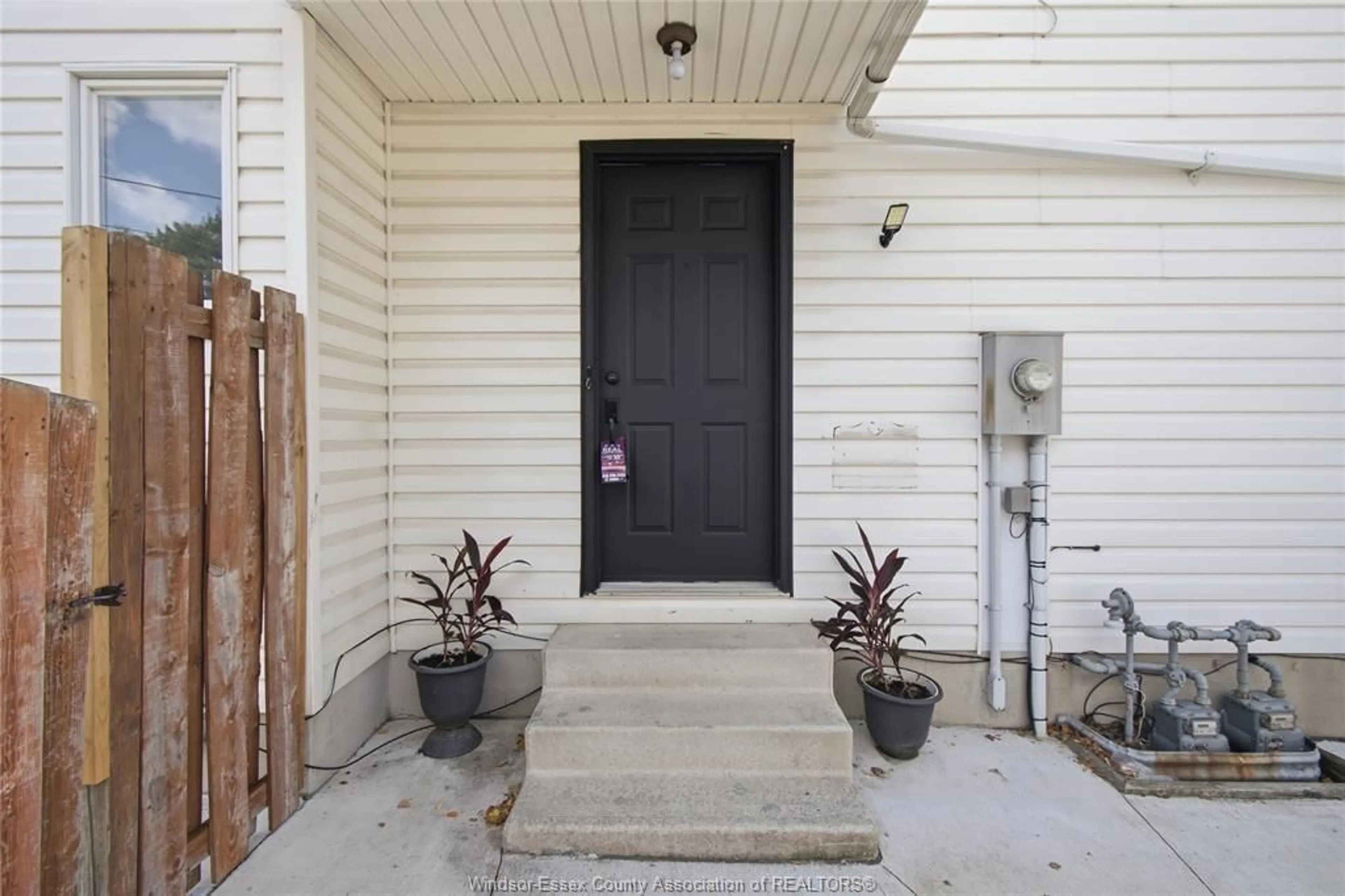 Indoor entryway for 3640 STEPHANIE Crt, Windsor Ontario N8W 5G5
