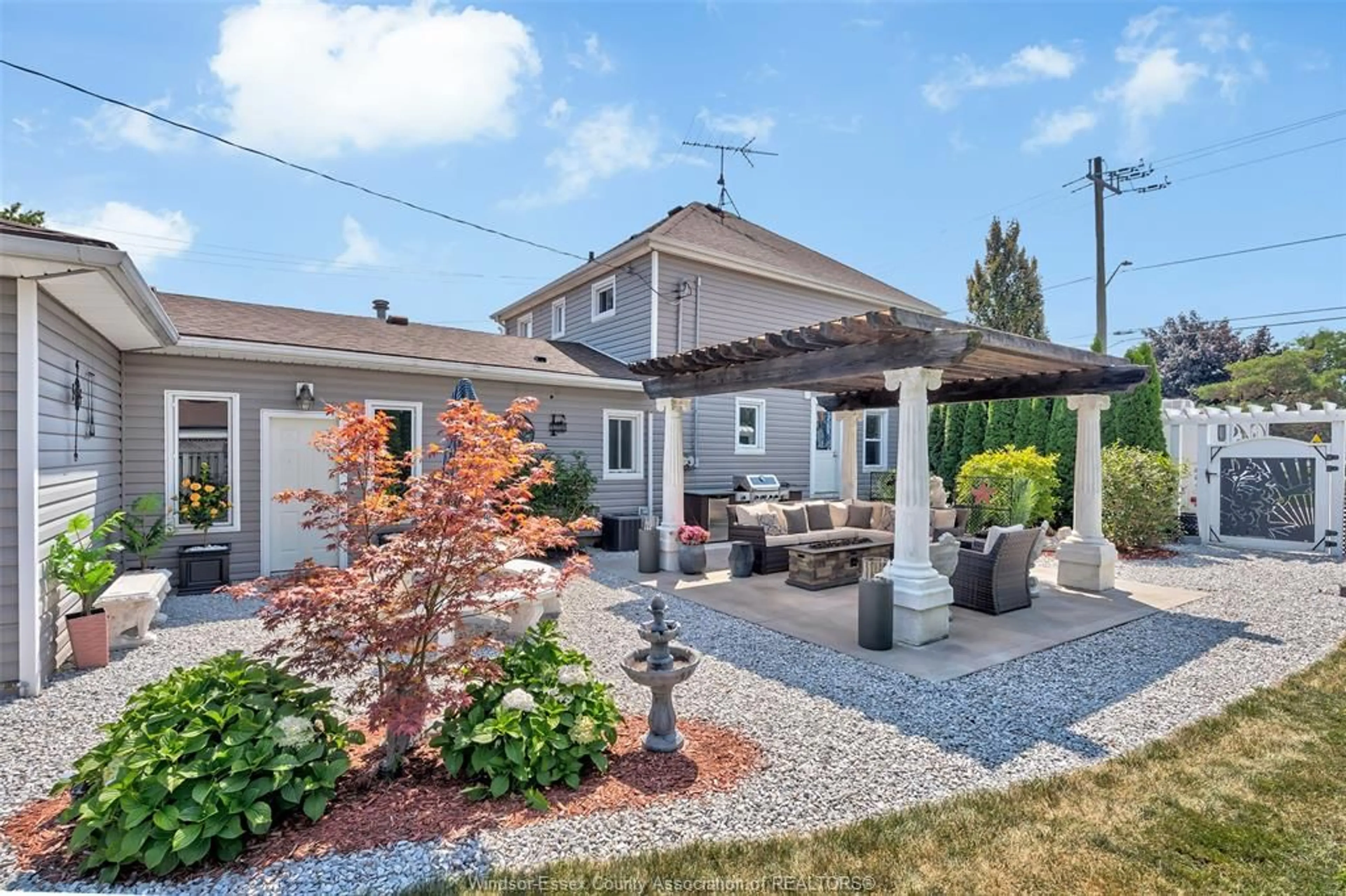 Patio, street for 858 LESPERANCE, Tecumseh Ontario M8N 1W7