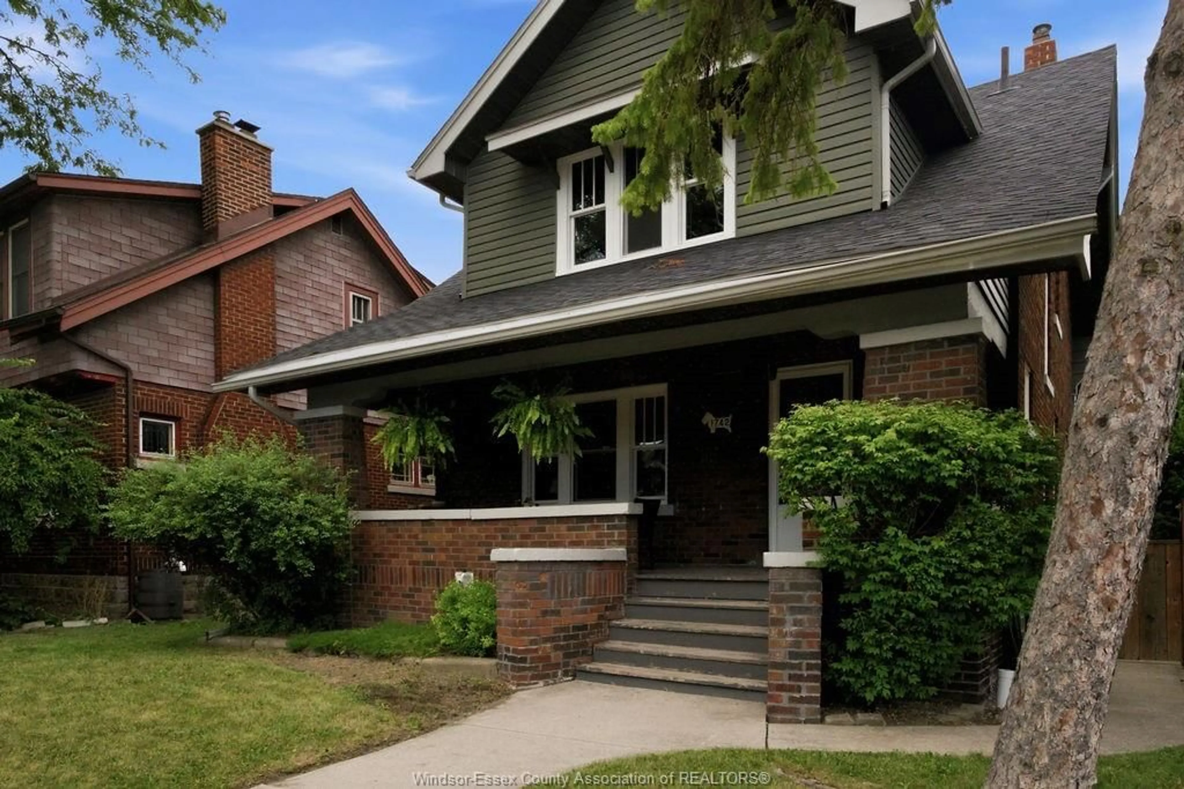 Home with brick exterior material, street for 1742 ONEIDA Crt, Windsor Ontario N8Y 1S8