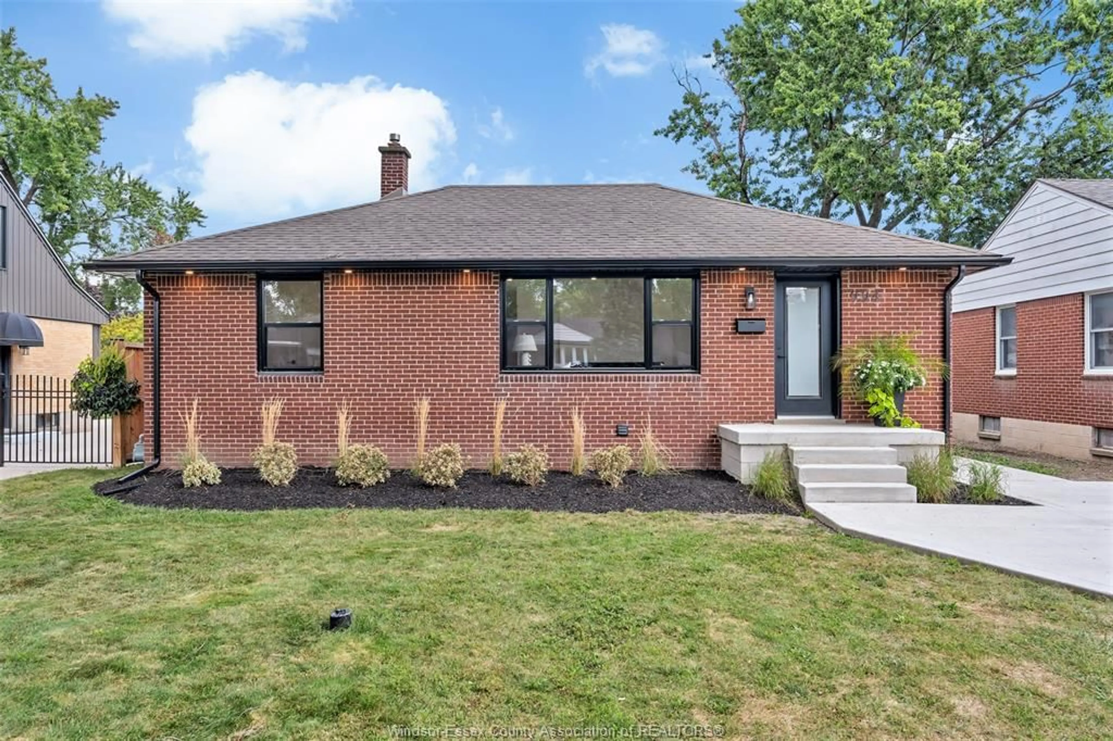 Home with brick exterior material, street for 994 ISABELLE, Windsor Ontario N8S 3B2