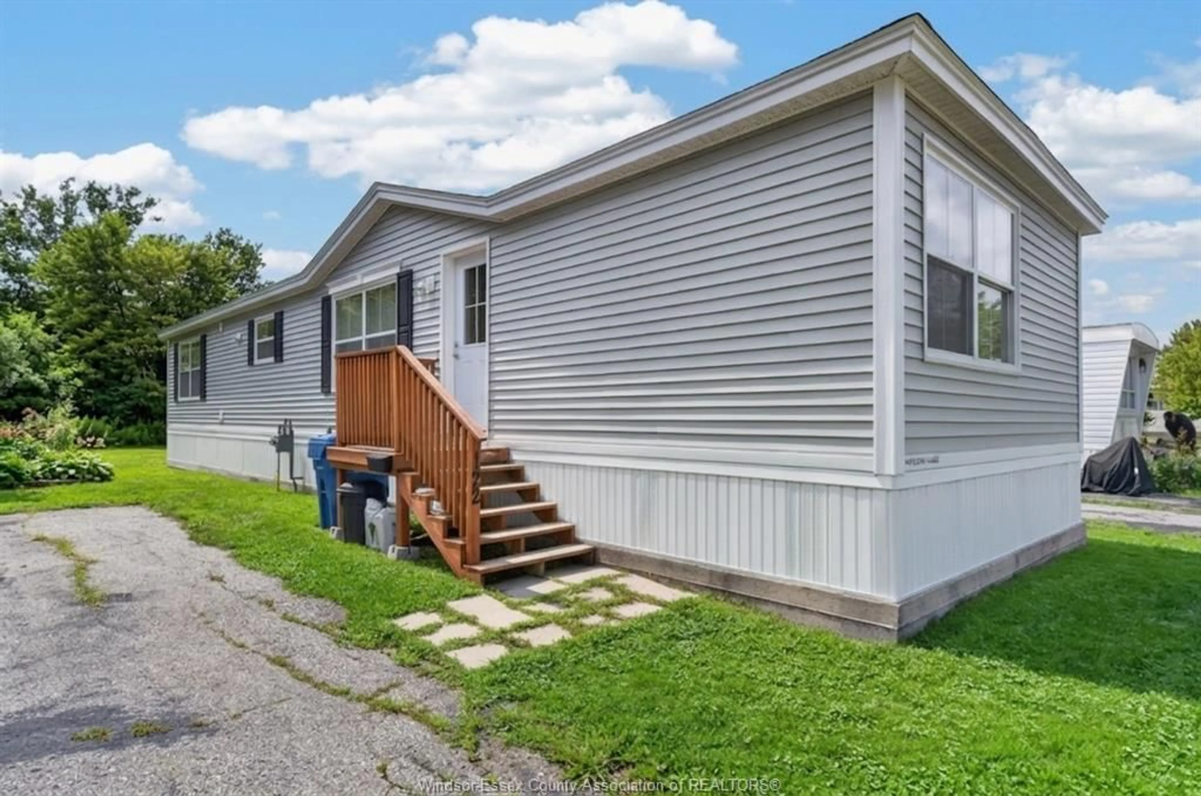 Home with vinyl exterior material, street for 122 STEVEN Crt, Essex Ontario N8M 1Z9