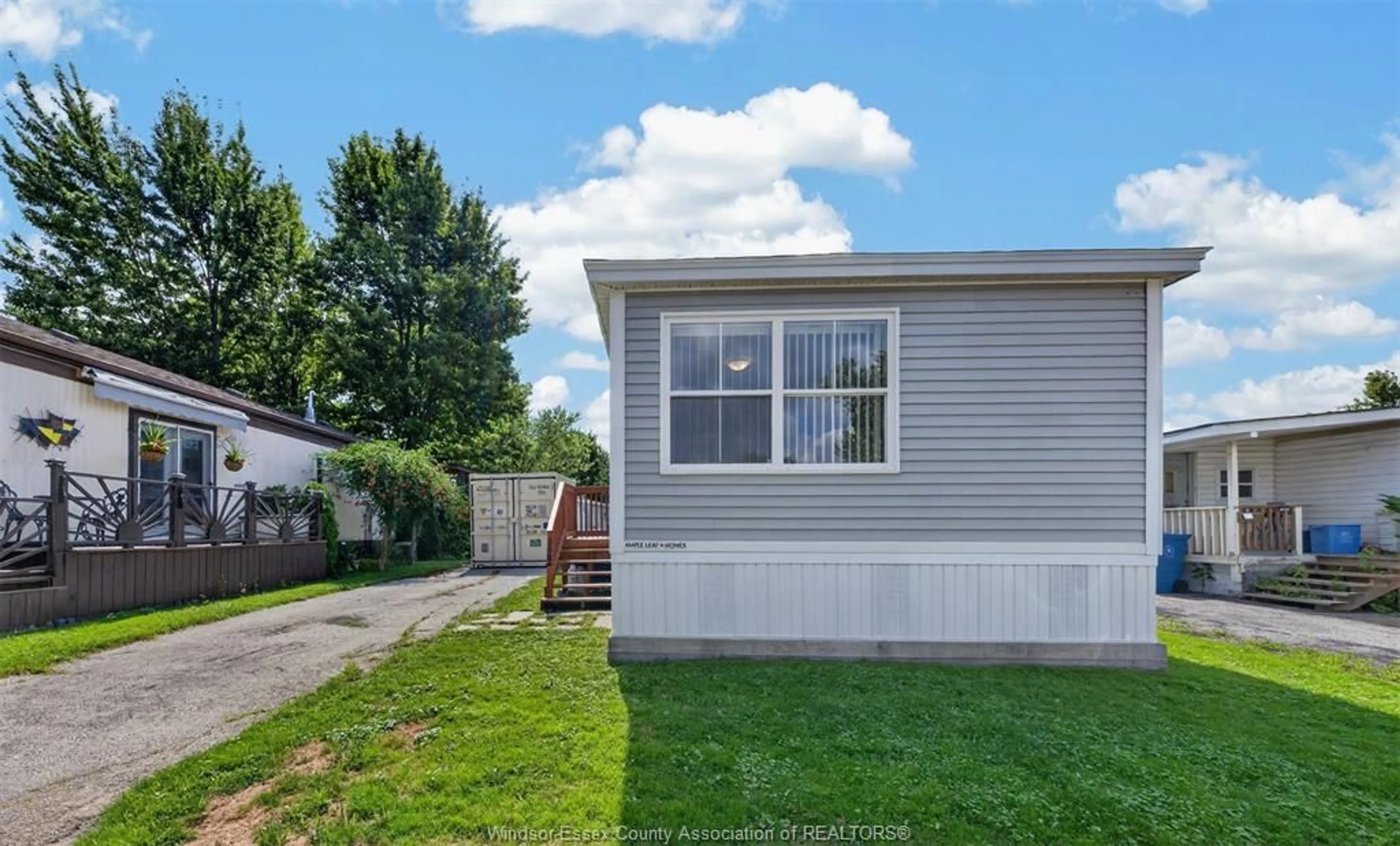Home with vinyl exterior material, water/lake/river/ocean view for 122 STEVEN Crt, Essex Ontario N8M 1Z9