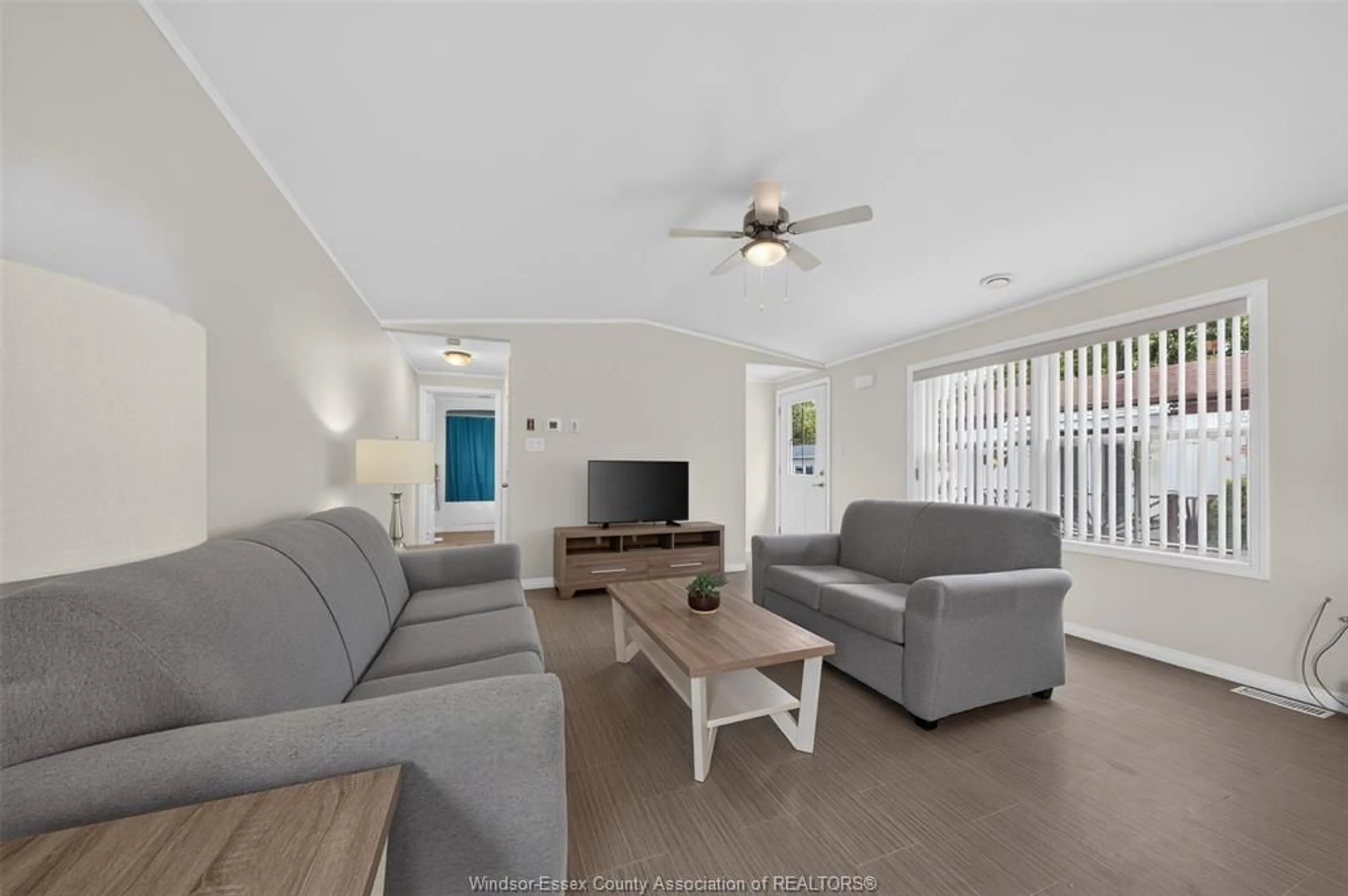 Living room with furniture, unknown for 122 STEVEN Crt, Essex Ontario N8M 1Z9
