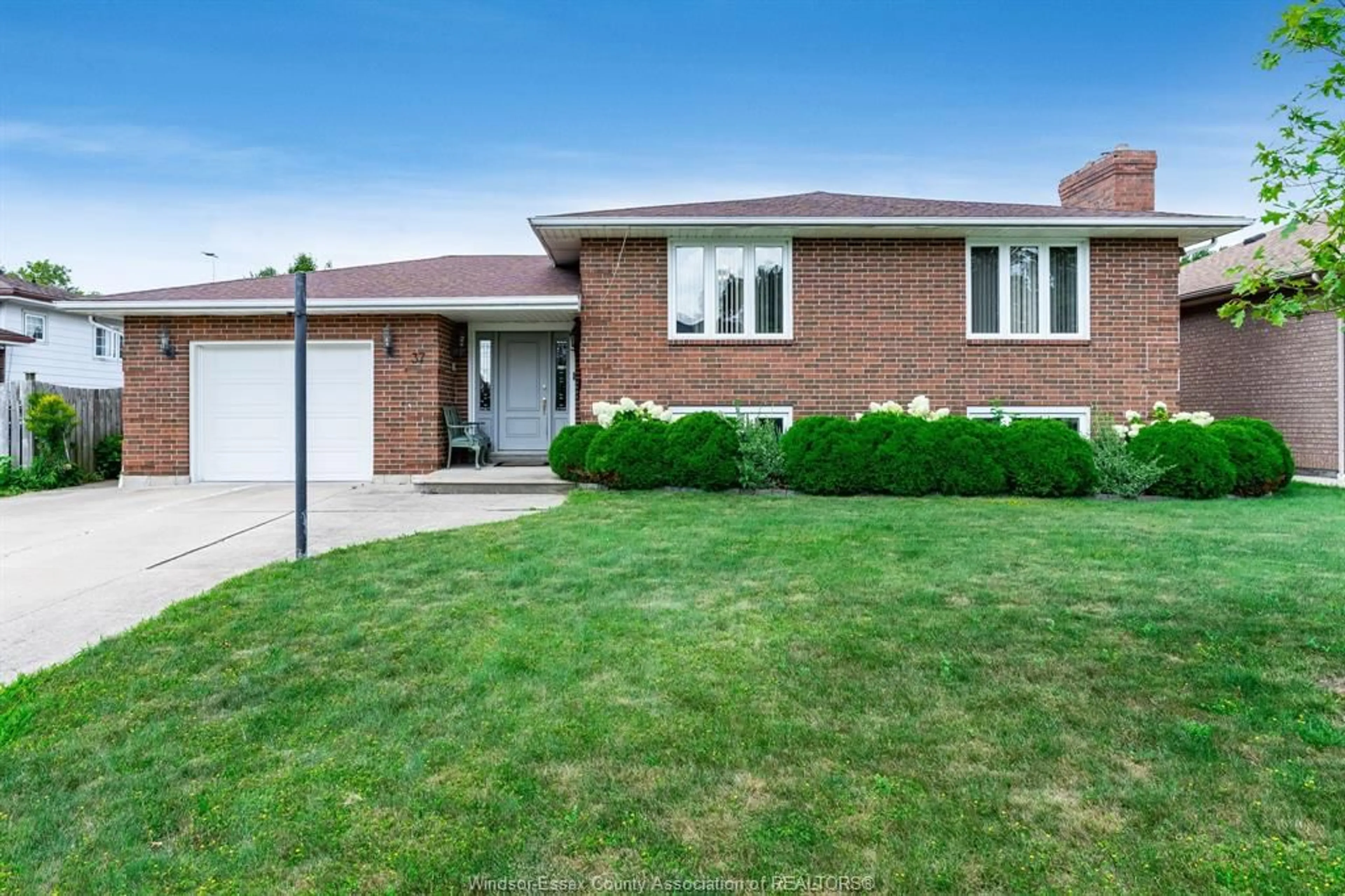 Home with brick exterior material, street for 37 Elizabeth Cres, Leamington Ontario N8H 4Y4