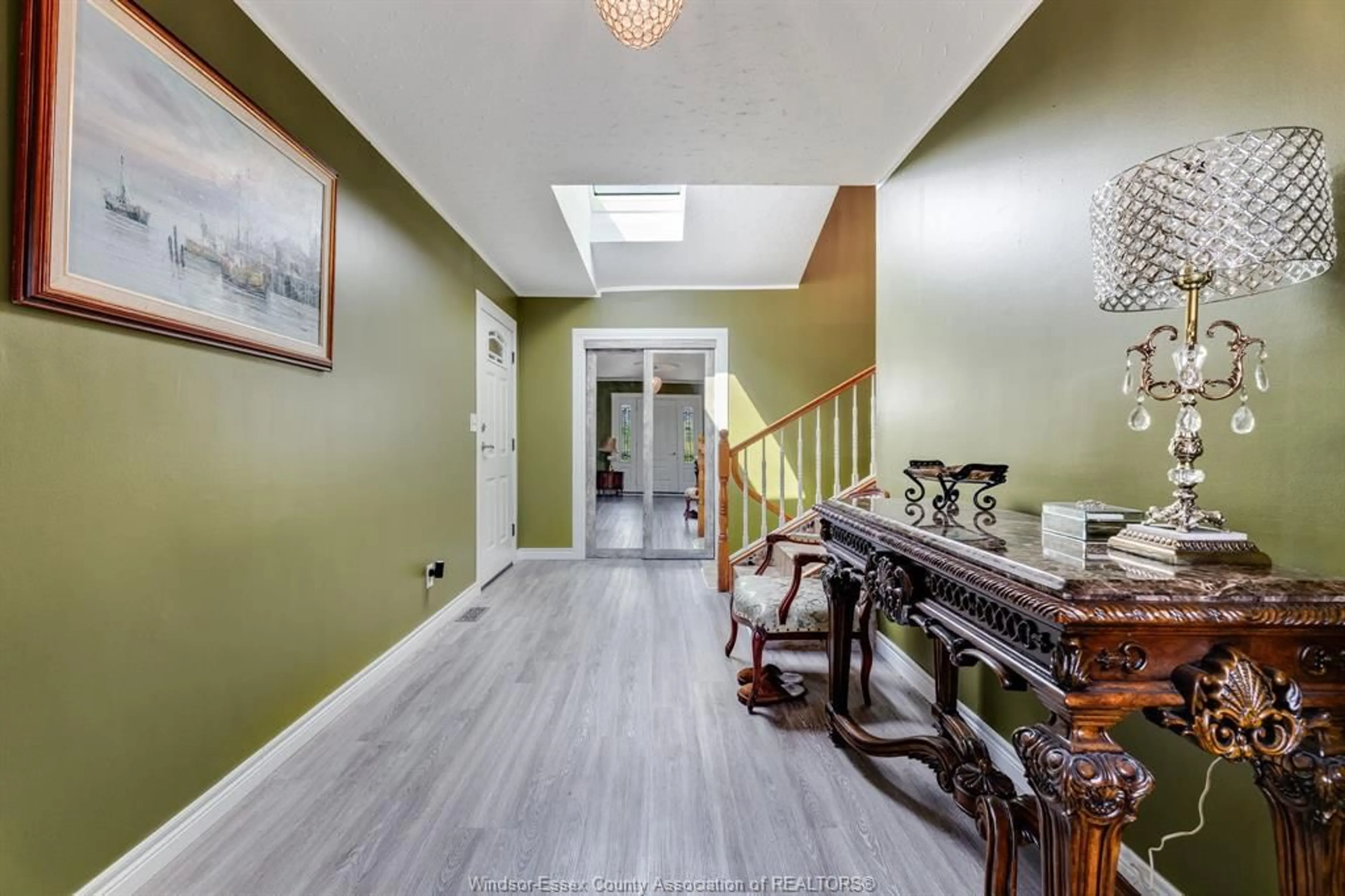 Indoor foyer for 37 Elizabeth Cres, Leamington Ontario N8H 4Y4