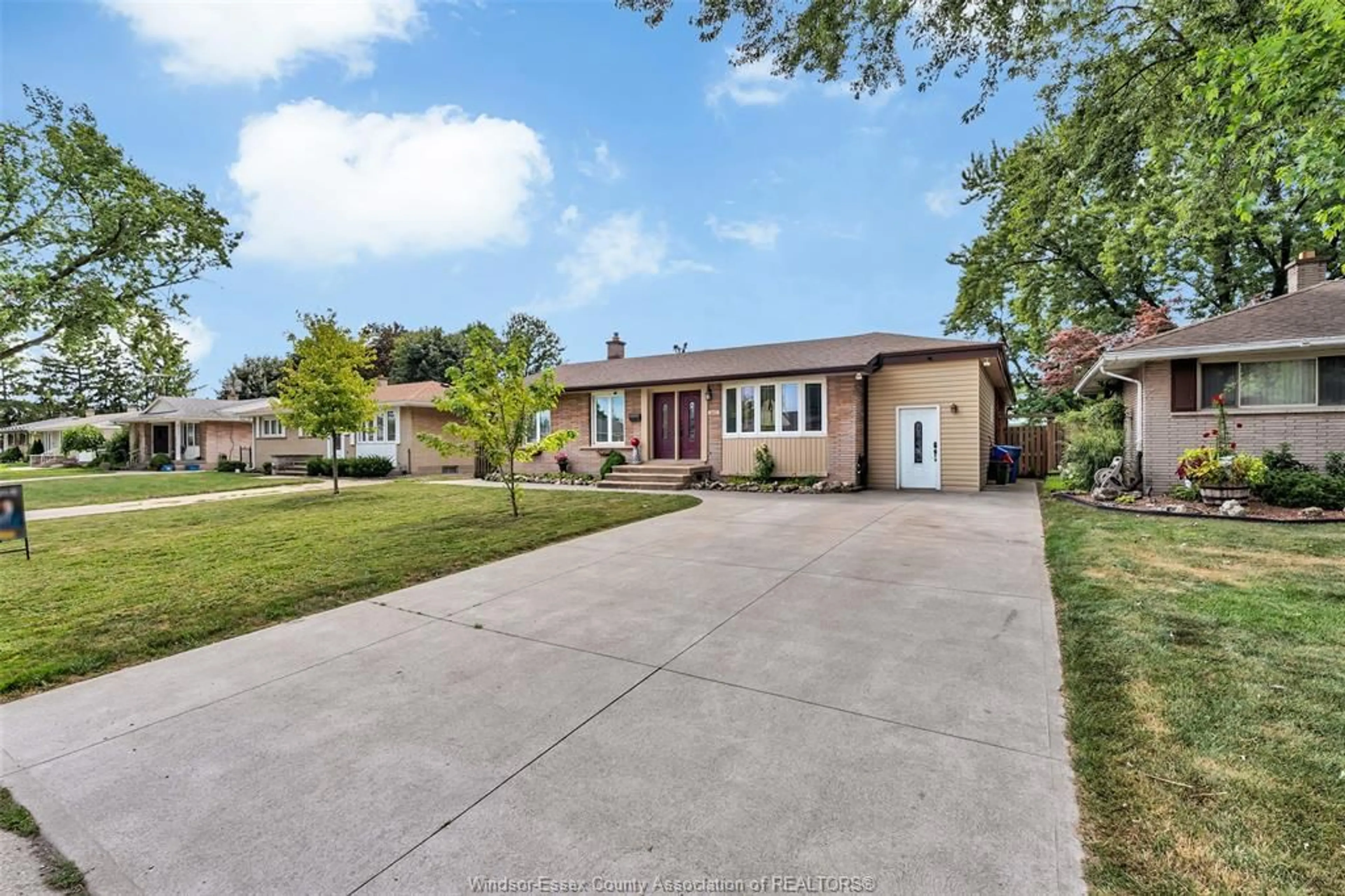 A pic from outside/outdoor area/front of a property/back of a property/a pic from drone, street for 3417 WOODLAWN Ave, Windsor Ontario N8W 2J4