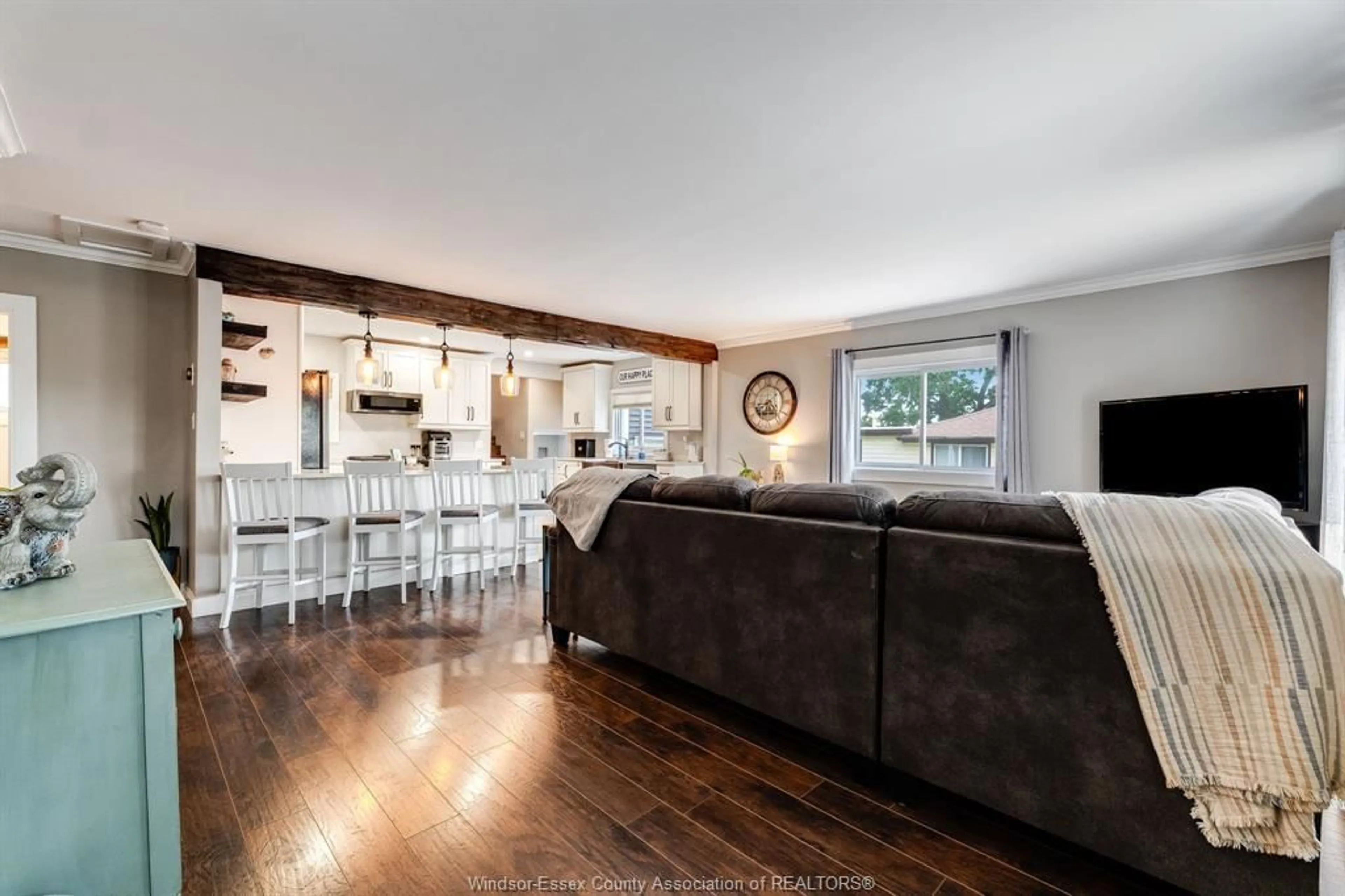 Open concept kitchen, wood/laminate floor for 283 Ford Rd, Kingsville Ontario N9Y 3X2