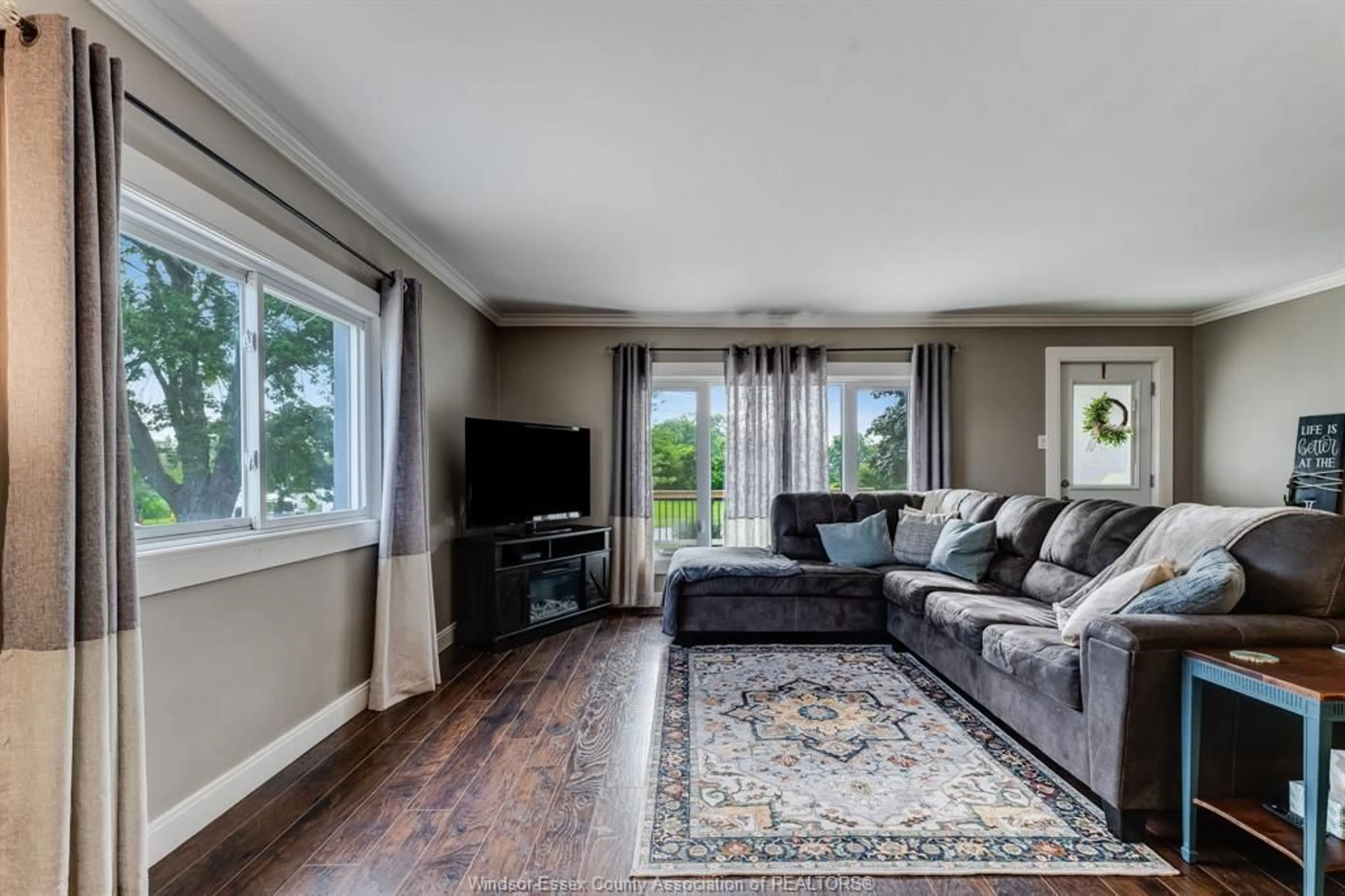 Living room with furniture, unknown for 283 Ford Rd, Kingsville Ontario N9Y 3X2
