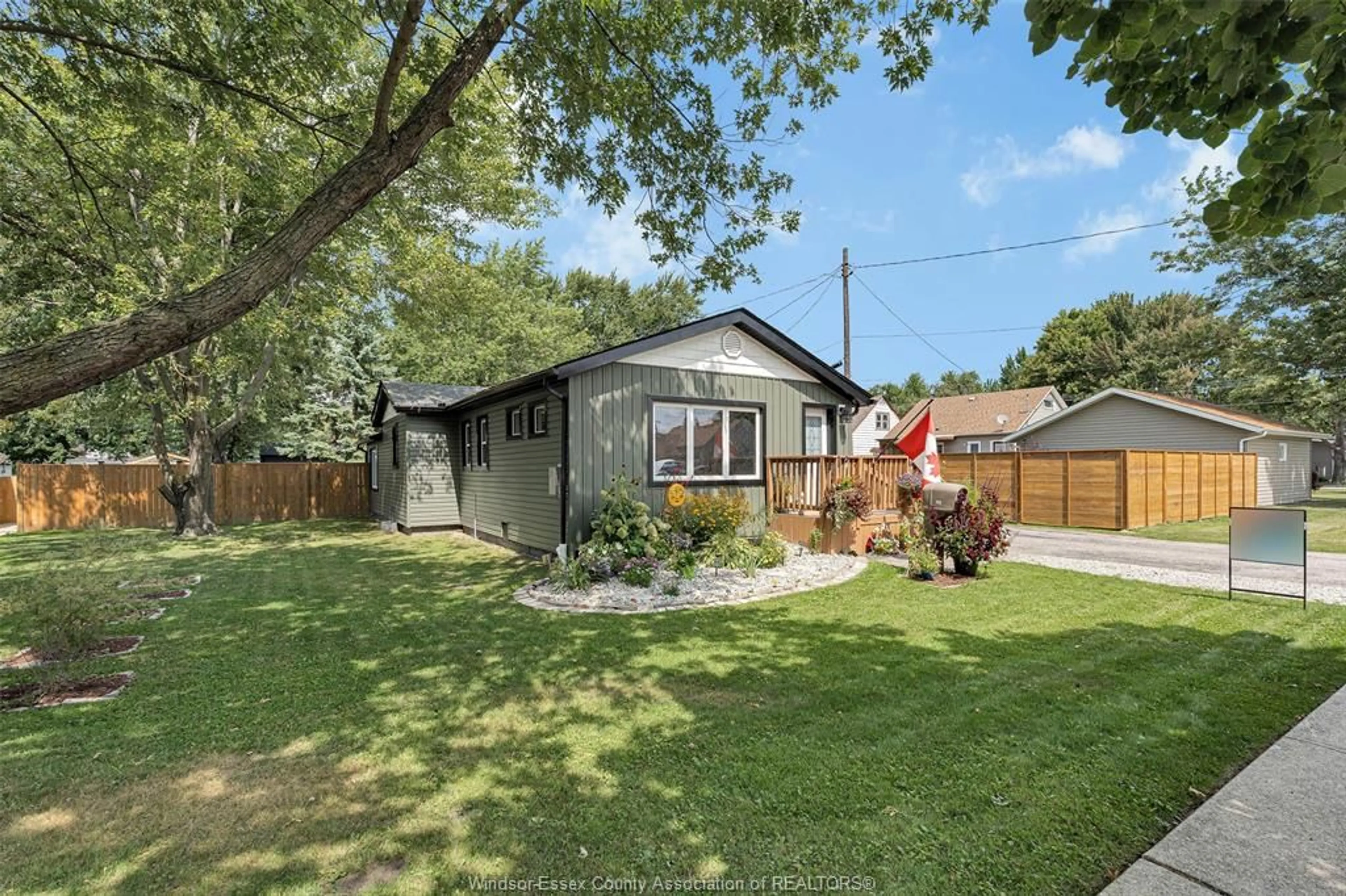 A pic from outside/outdoor area/front of a property/back of a property/a pic from drone, street for 191 LAIRD Ave, Essex Ontario N8M 1S6