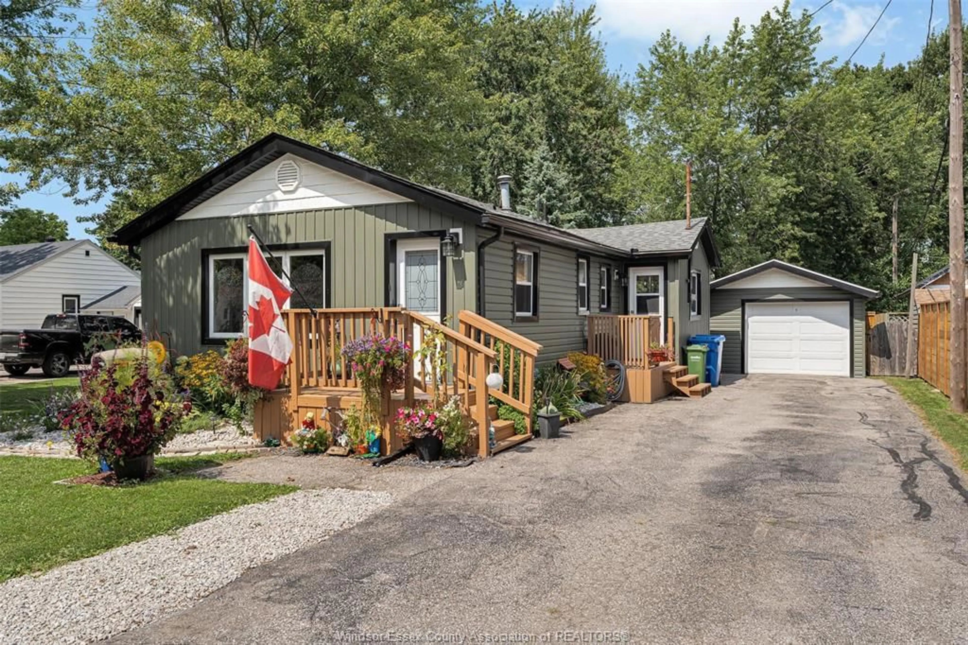 Unknown for 191 LAIRD Ave, Essex Ontario N8M 1S6