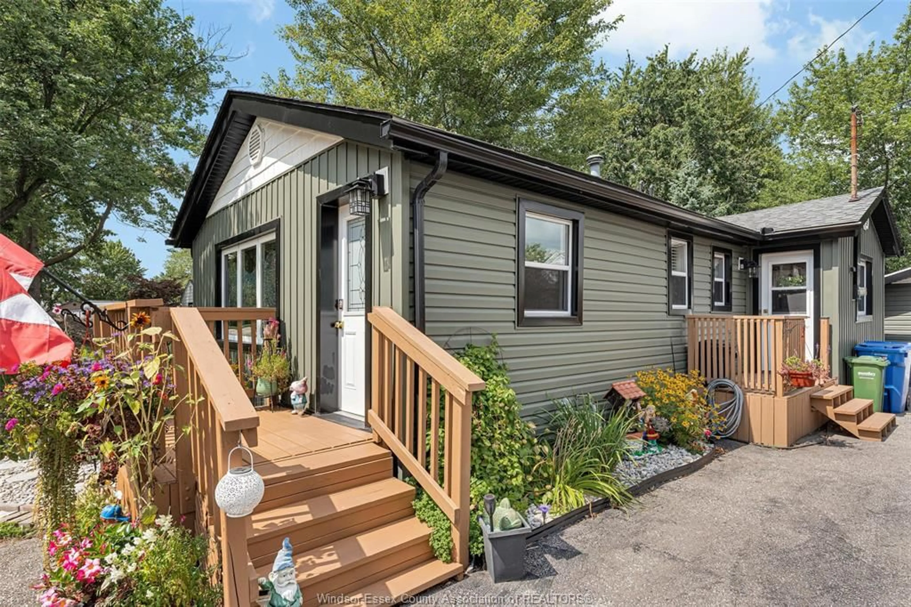 Home with vinyl exterior material, street for 191 LAIRD Ave, Essex Ontario N8M 1S6