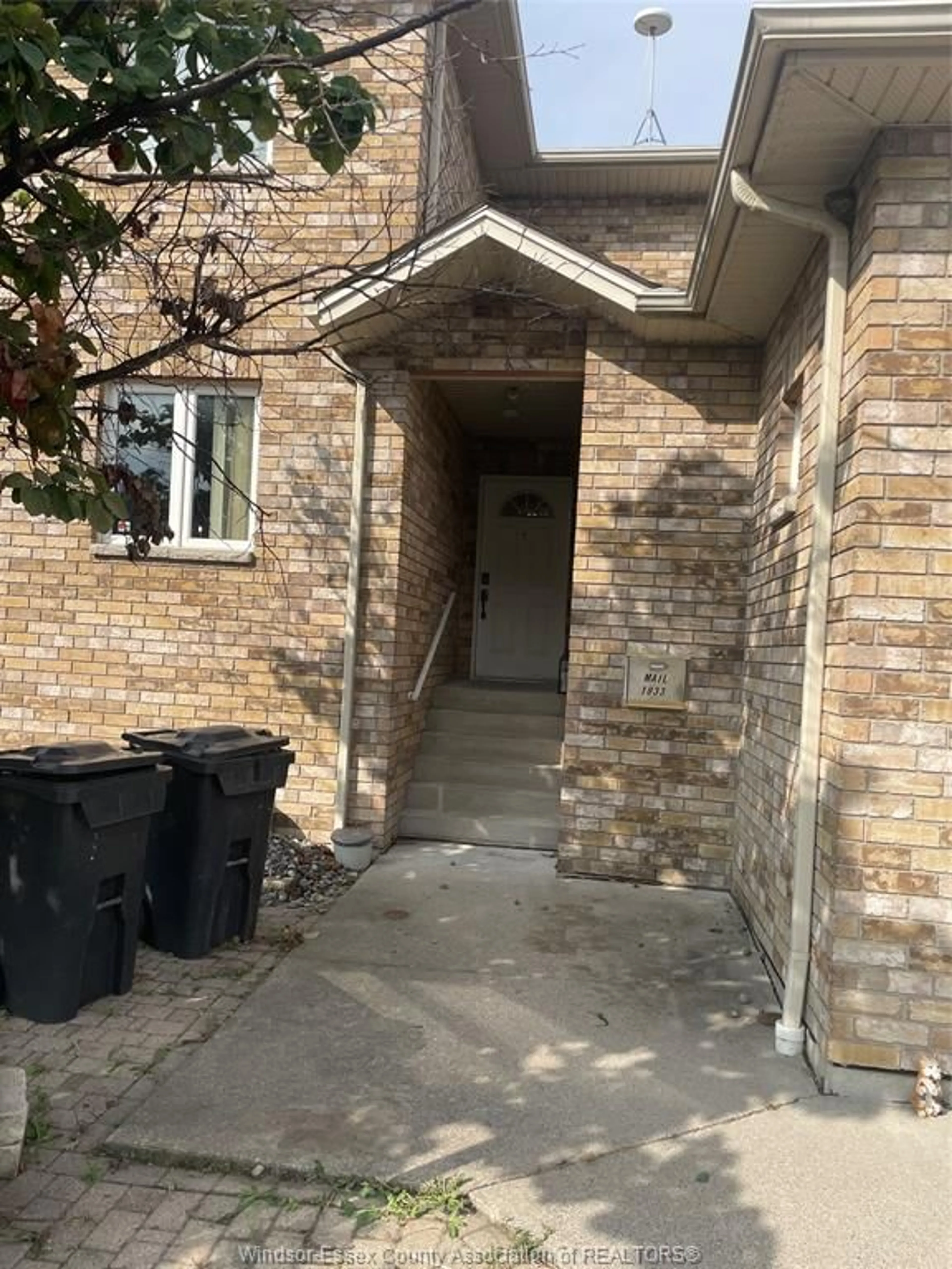Unknown for 1833 ST . LUKE Rd, Windsor Ontario N8W 3W8