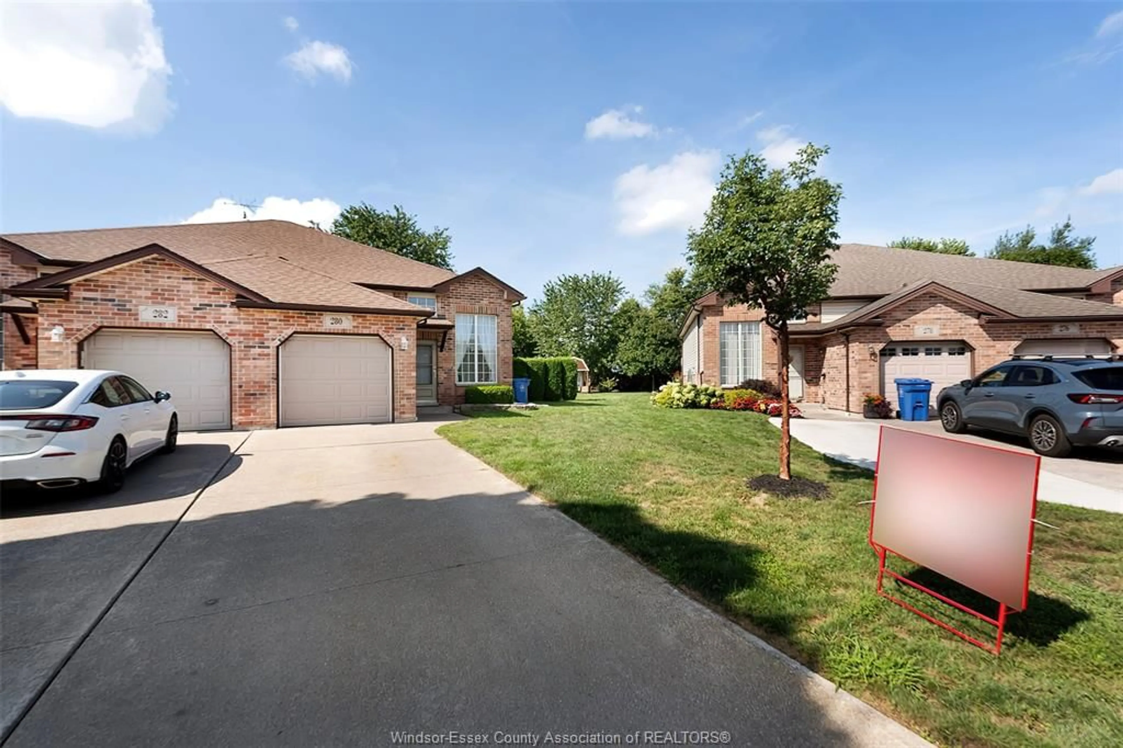 A pic from outside/outdoor area/front of a property/back of a property/a pic from drone, street for 280 DIEPPE Cres, Kingsville Ontario N9Y 4E8