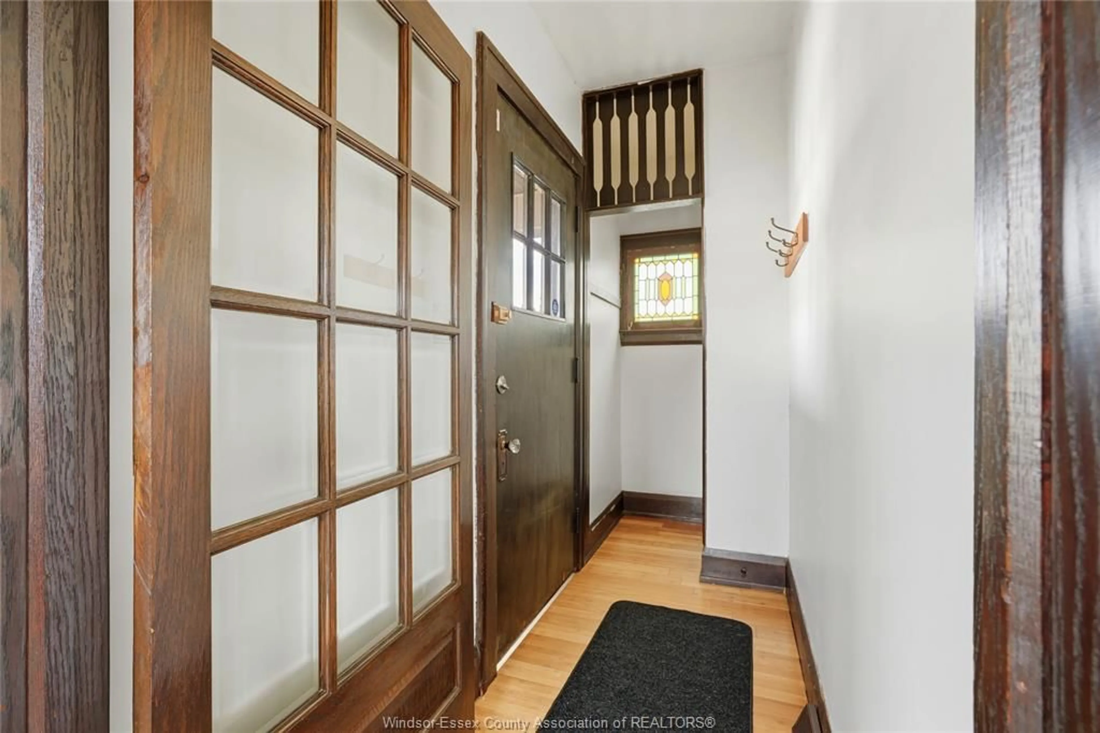 Indoor entryway for 849 LAWRENCE Rd, Windsor Ontario N8Y 3Z6