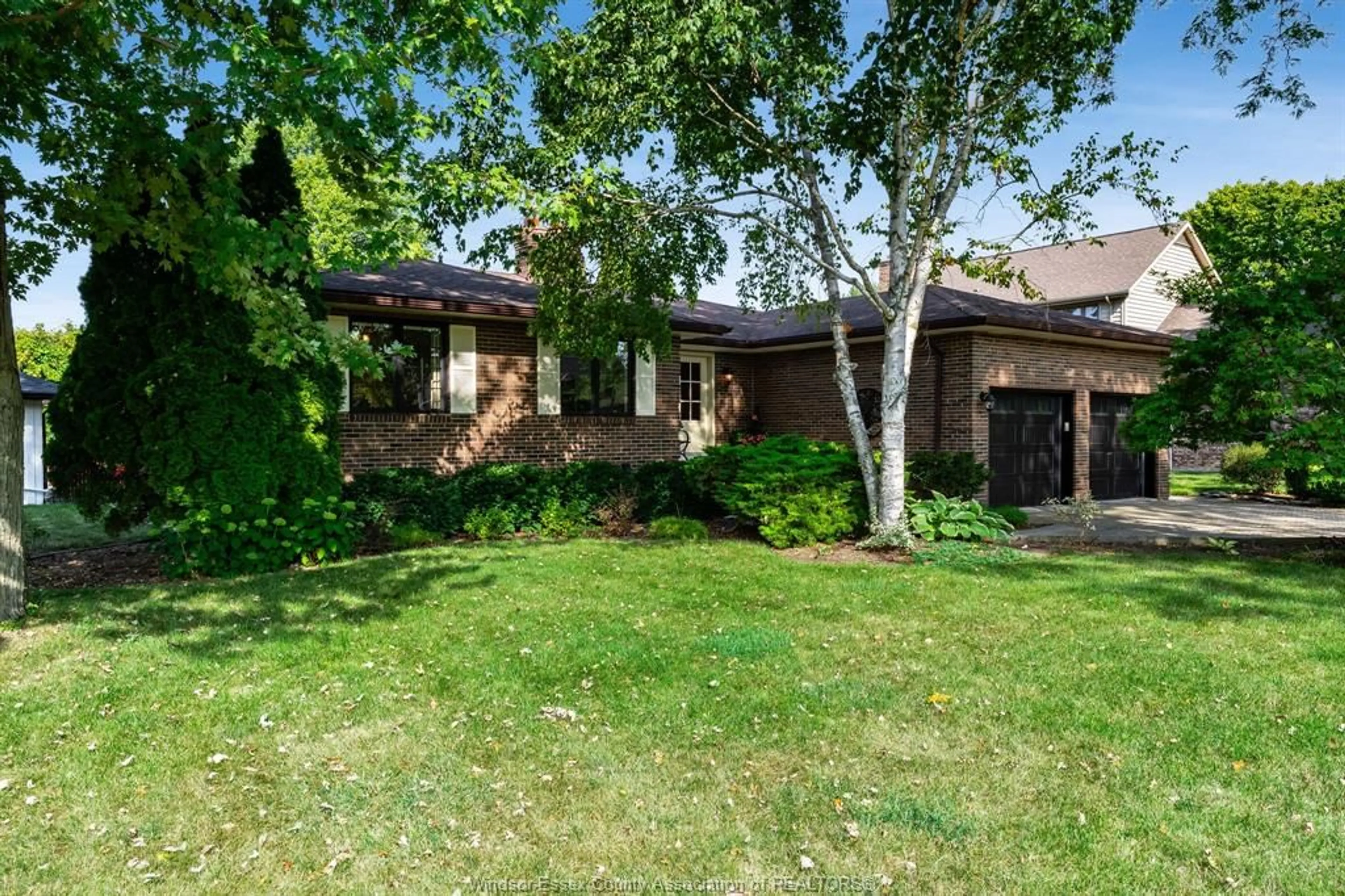 Unknown for 105 Pointe West Dr, Amherstburg Ontario N9V 3P1