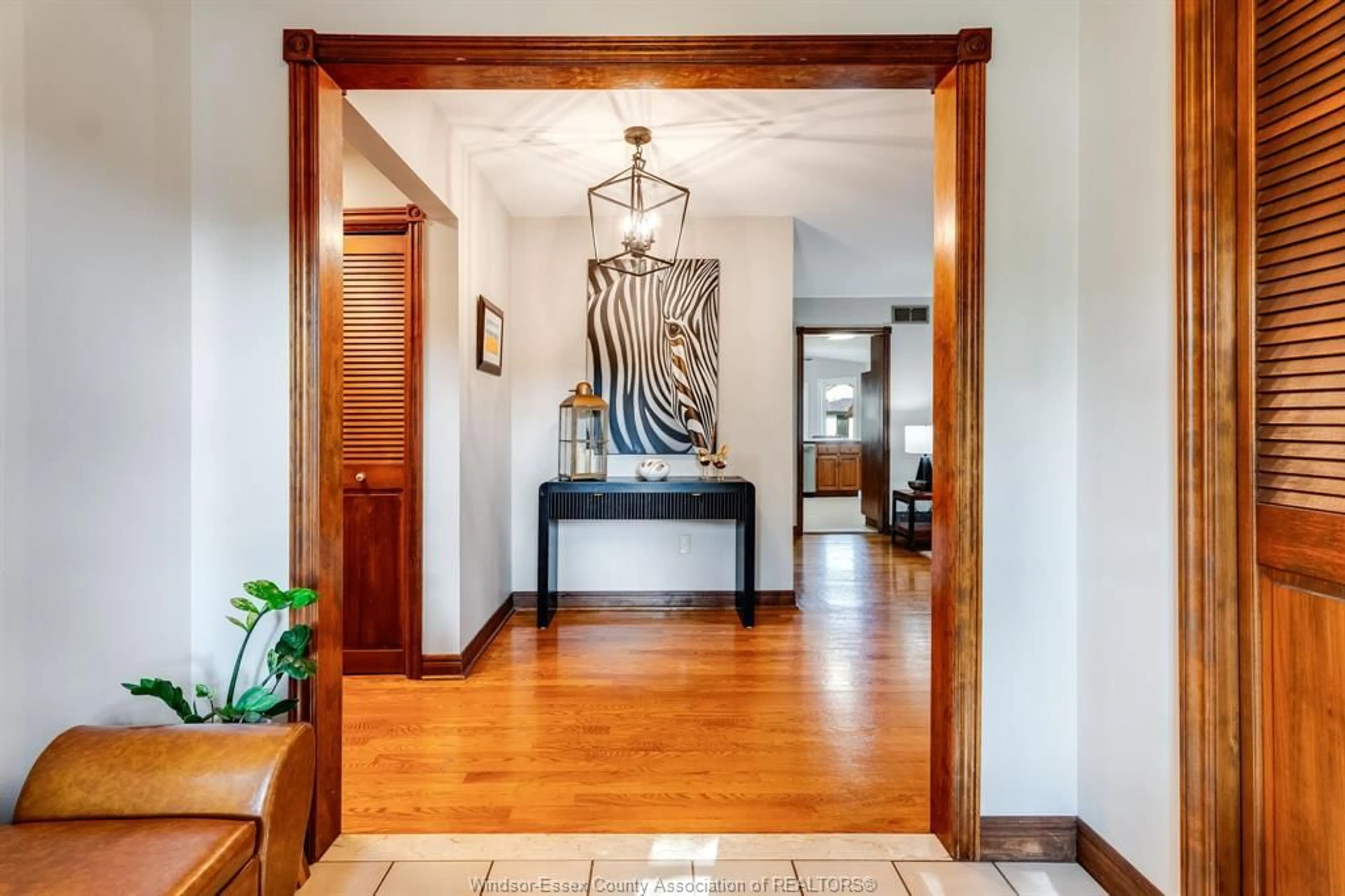Indoor entryway for 105 Pointe West Dr, Amherstburg Ontario N9V 3P1