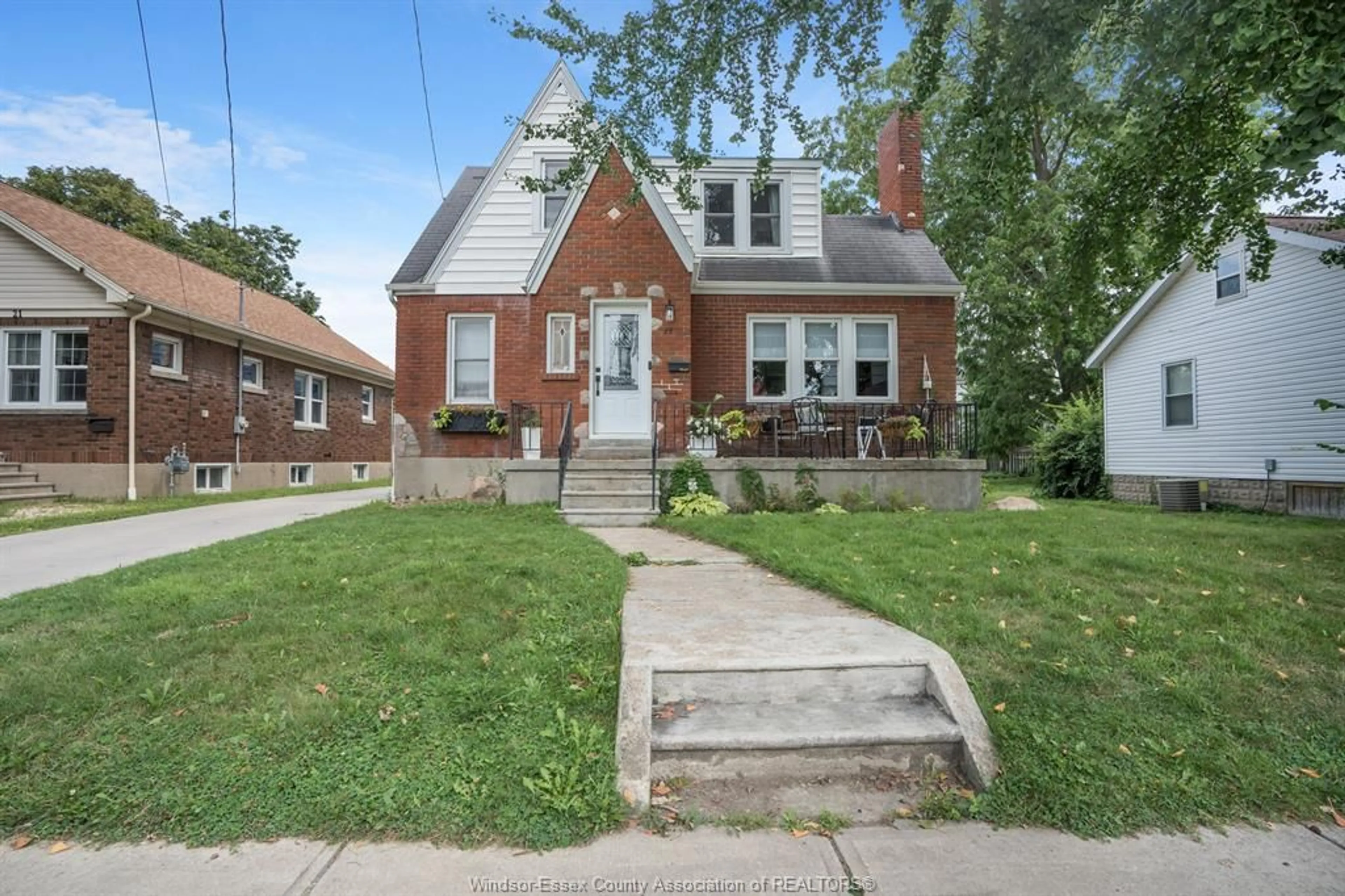 Home with brick exterior material, street for 11 COLLEGE, Chatham Ontario N7M 4W7