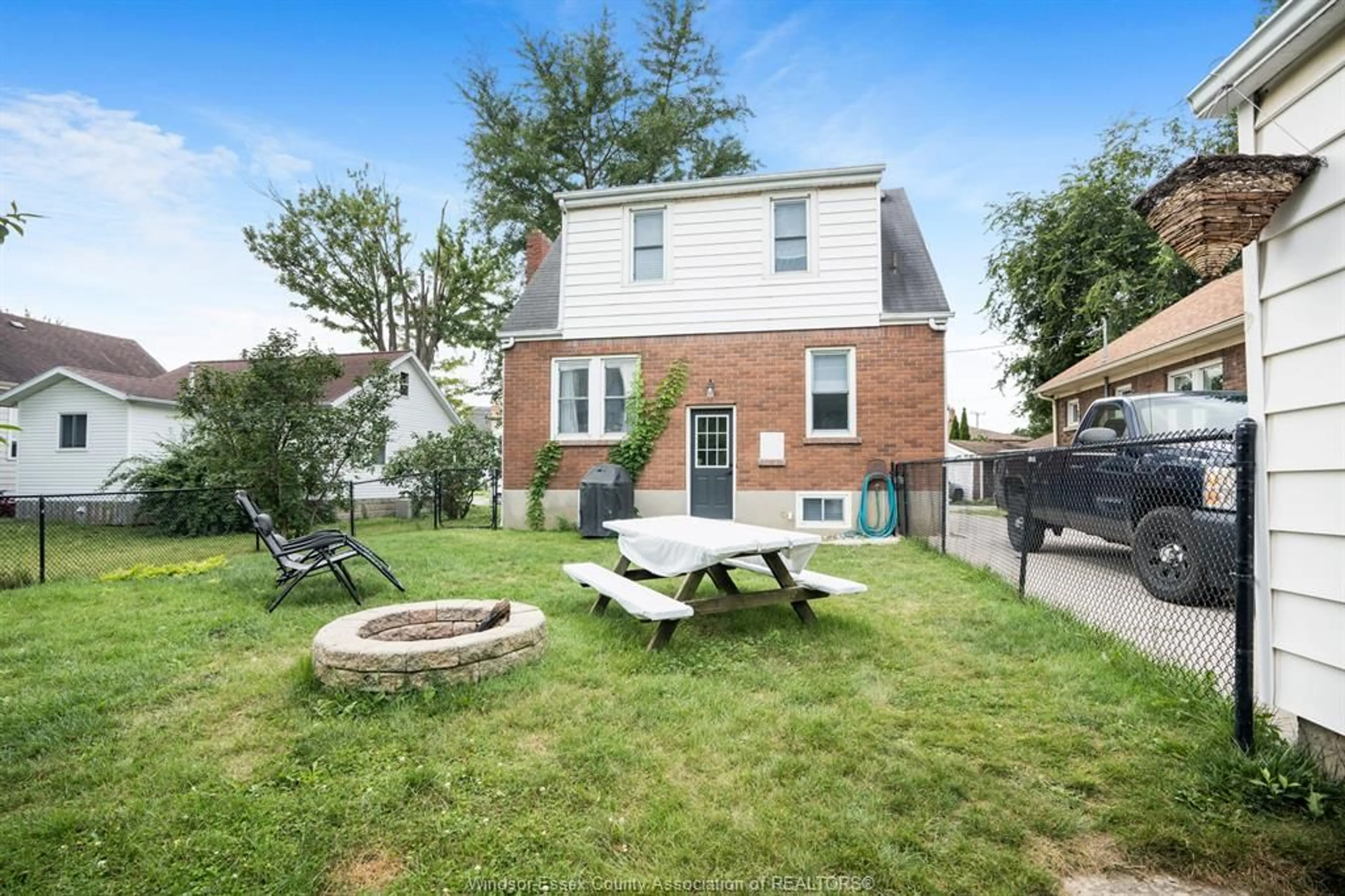 Unknown for 11 COLLEGE, Chatham Ontario N7M 4W7