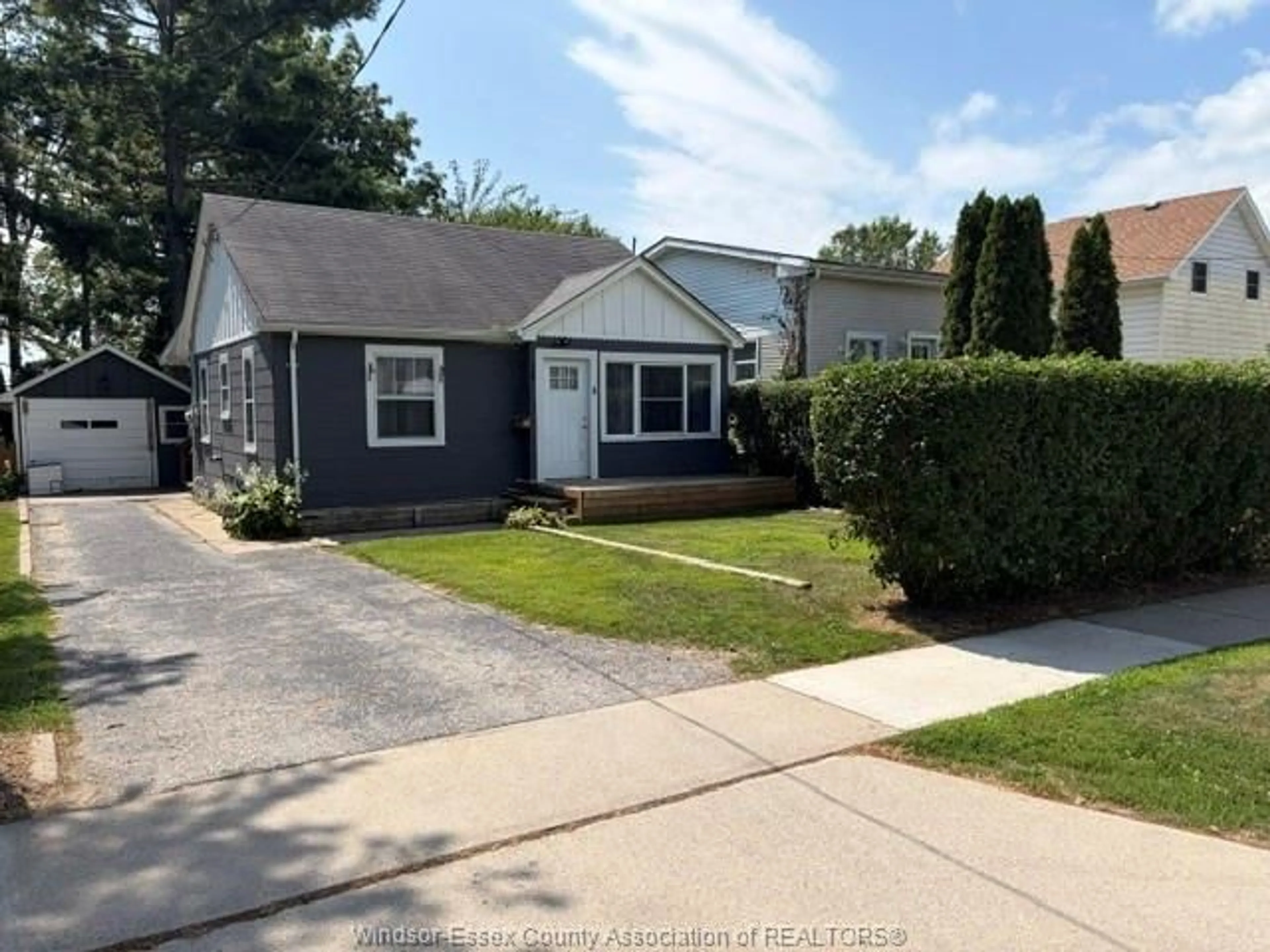 Home with vinyl exterior material, street for 14 SMITH Ave, Leamington Ontario N8H 1G1