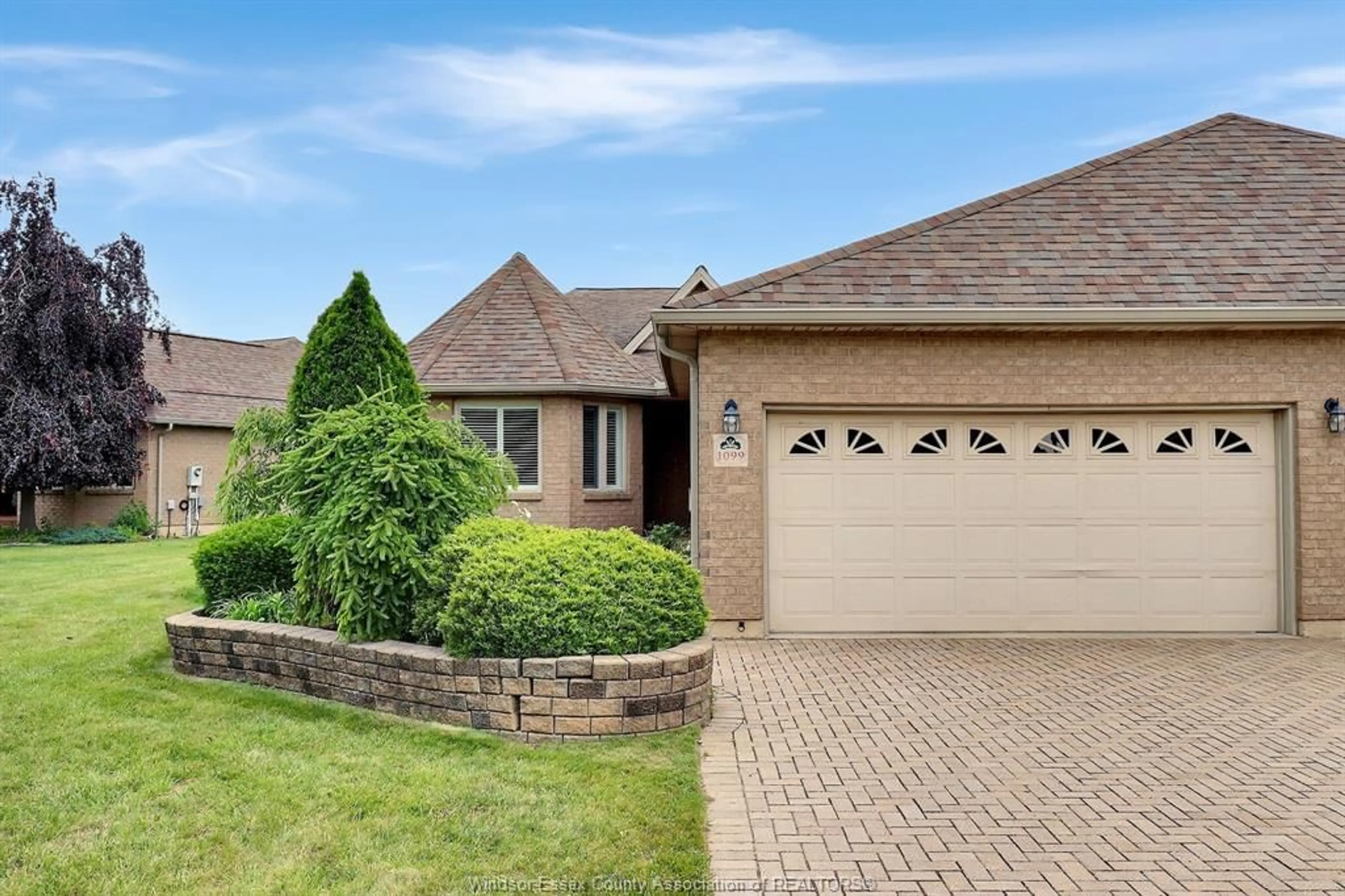 Home with brick exterior material, street for 1099 IMPERIAL Cres, Windsor Ontario N9G 2T4