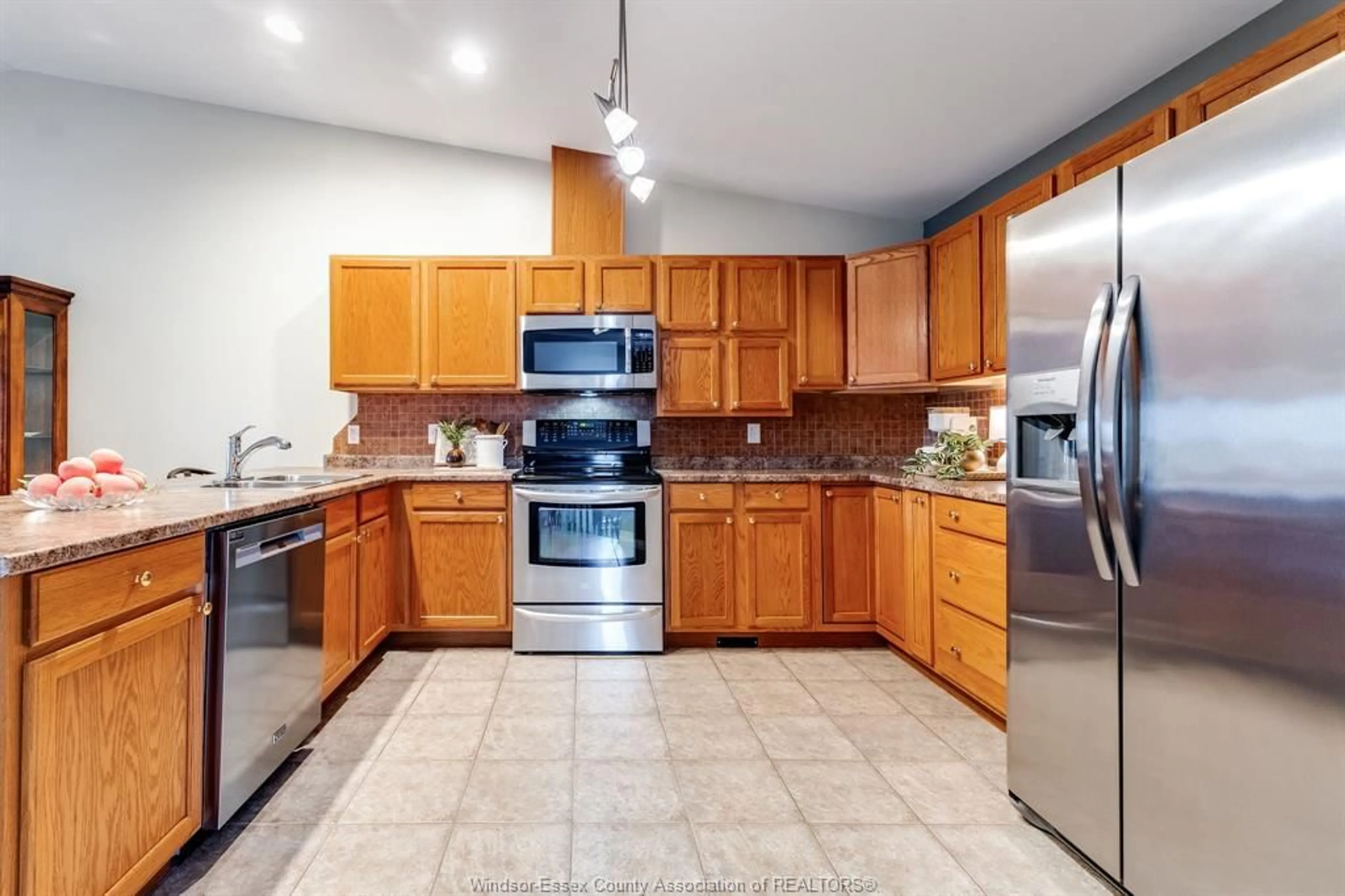 Standard kitchen, ceramic/tile floor for 88 Theresa Trail, Leamington Ontario N8H 5M9