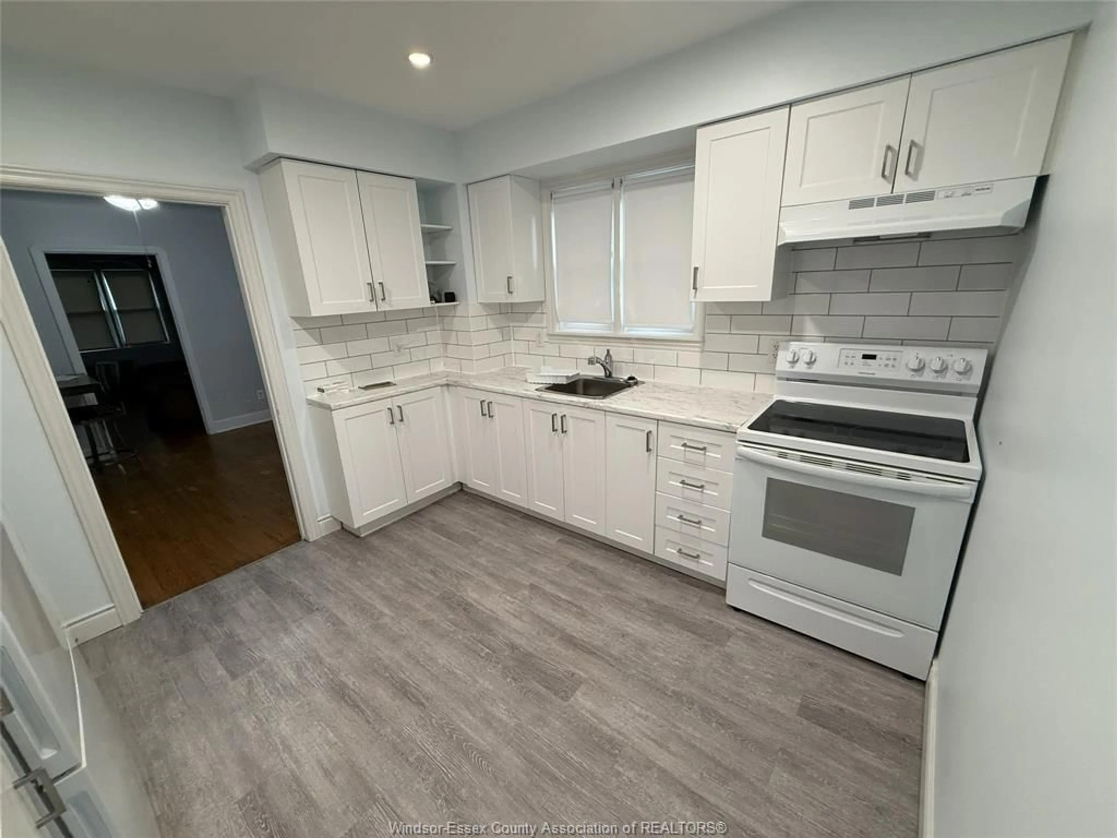 Standard kitchen, unknown for 1039 PARENT Ave, Windsor Ontario N9A 2E4