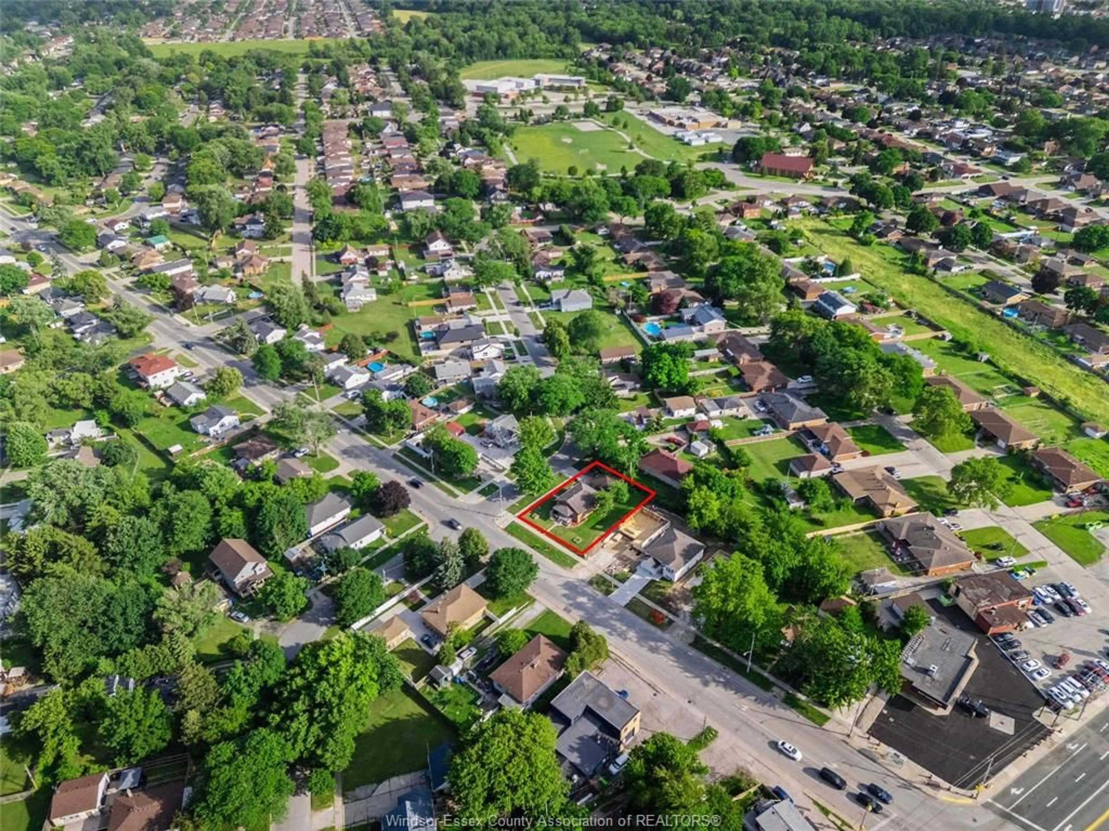 A pic from outside/outdoor area/front of a property/back of a property/a pic from drone, street for 1465 CAMPBELL Ave, Windsor Ontario N9B 2K1