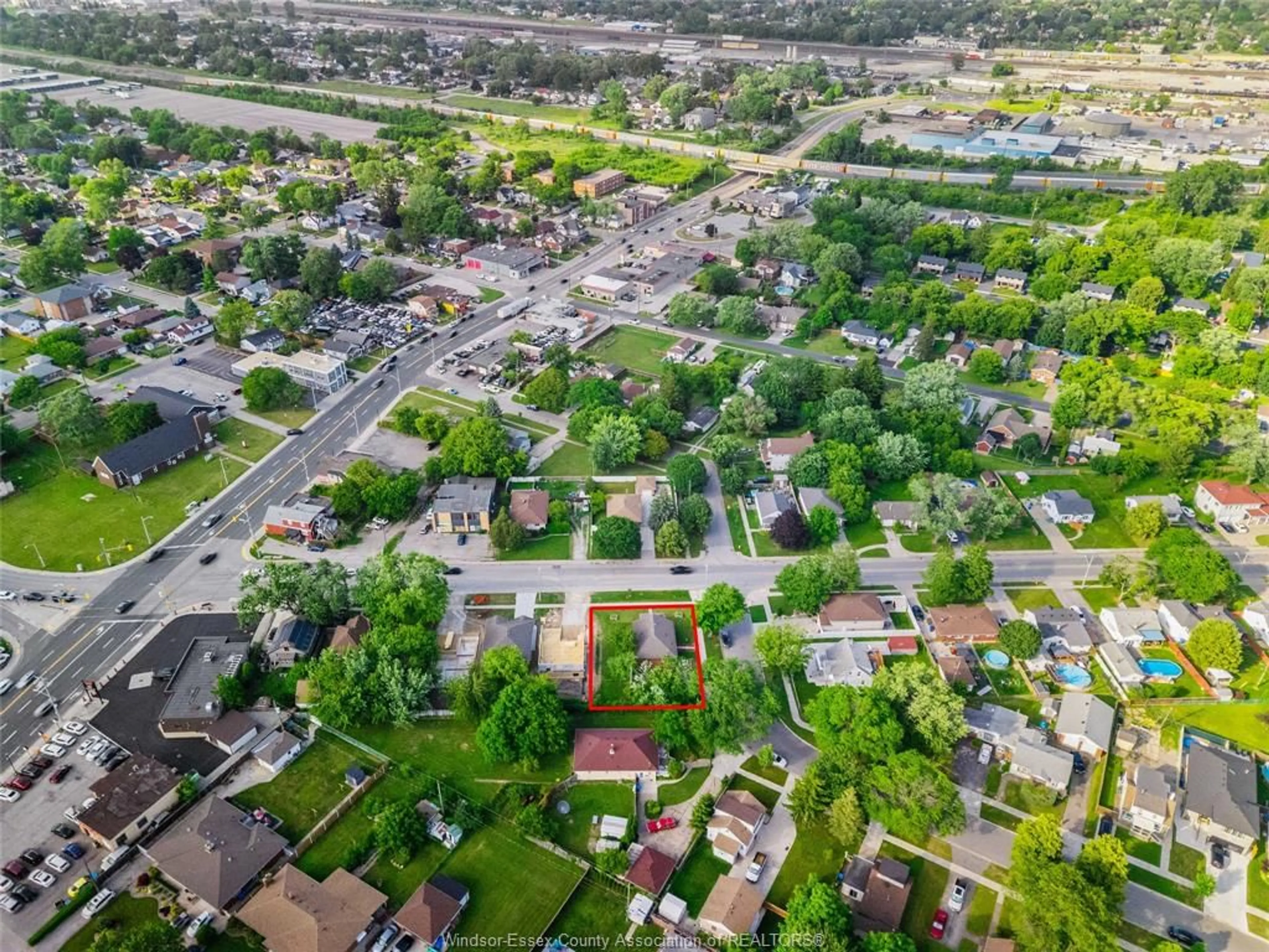 A pic from outside/outdoor area/front of a property/back of a property/a pic from drone, street for 1465 CAMPBELL Ave, Windsor Ontario N9B 2K1