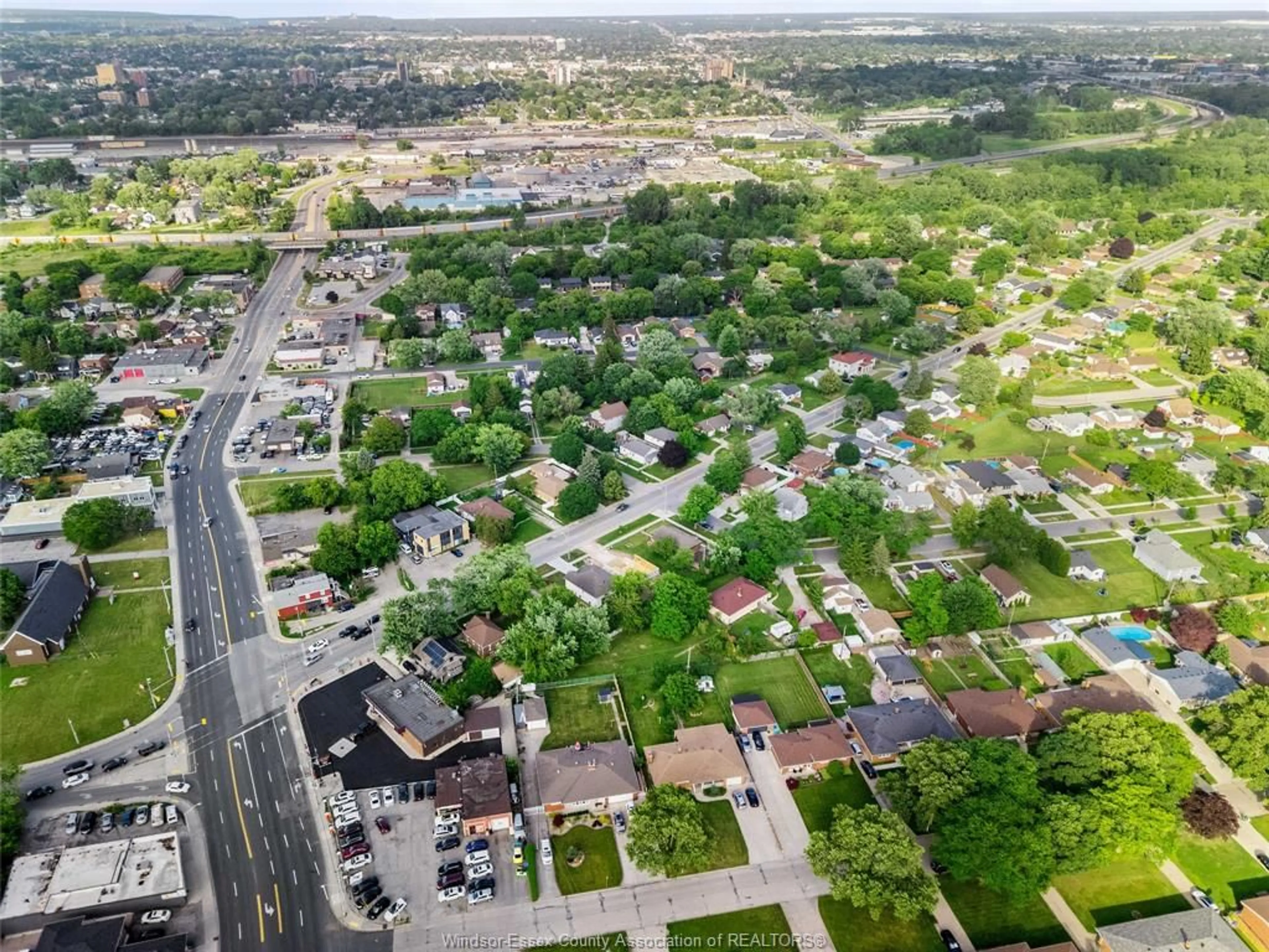 A pic from outside/outdoor area/front of a property/back of a property/a pic from drone, street for 1465 CAMPBELL Ave, Windsor Ontario N9B 2K1