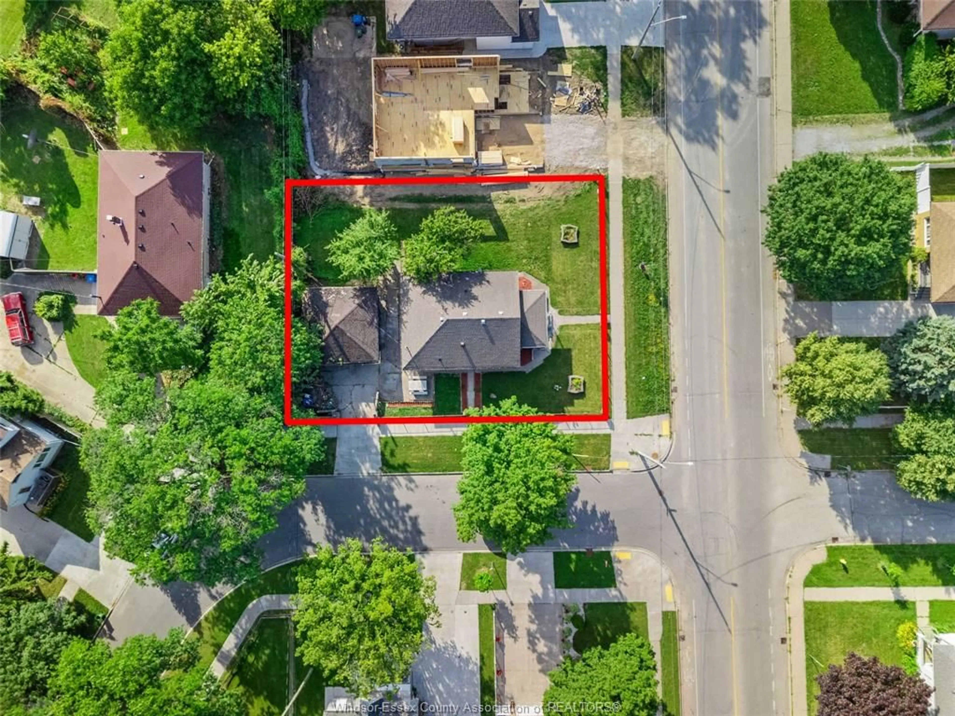 A pic from outside/outdoor area/front of a property/back of a property/a pic from drone, street for 1465 CAMPBELL Ave, Windsor Ontario N9B 2K1