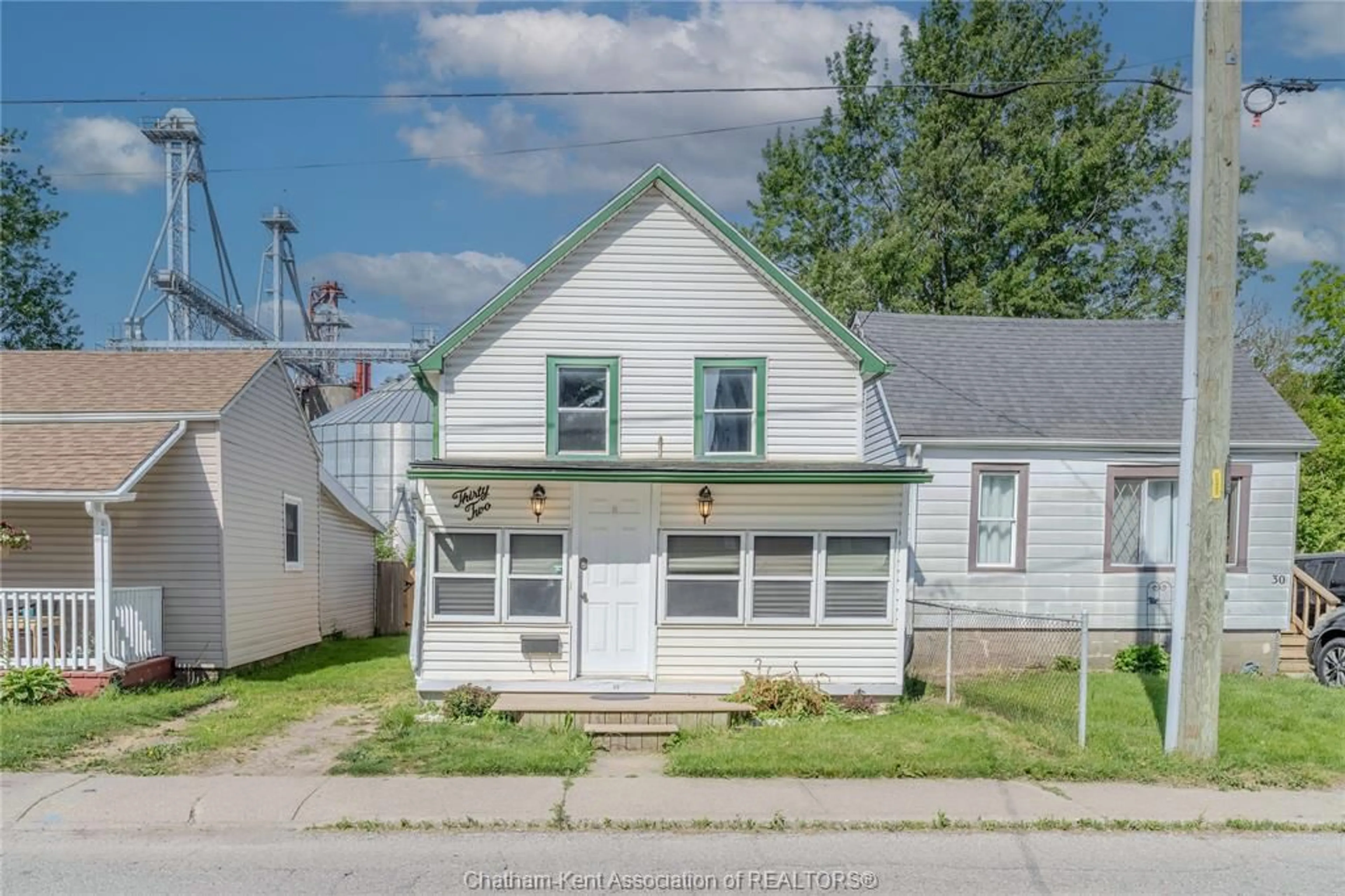 A pic from outside/outdoor area/front of a property/back of a property/a pic from drone, street for 32 Degge St, Chatham Ontario N7M 4X2