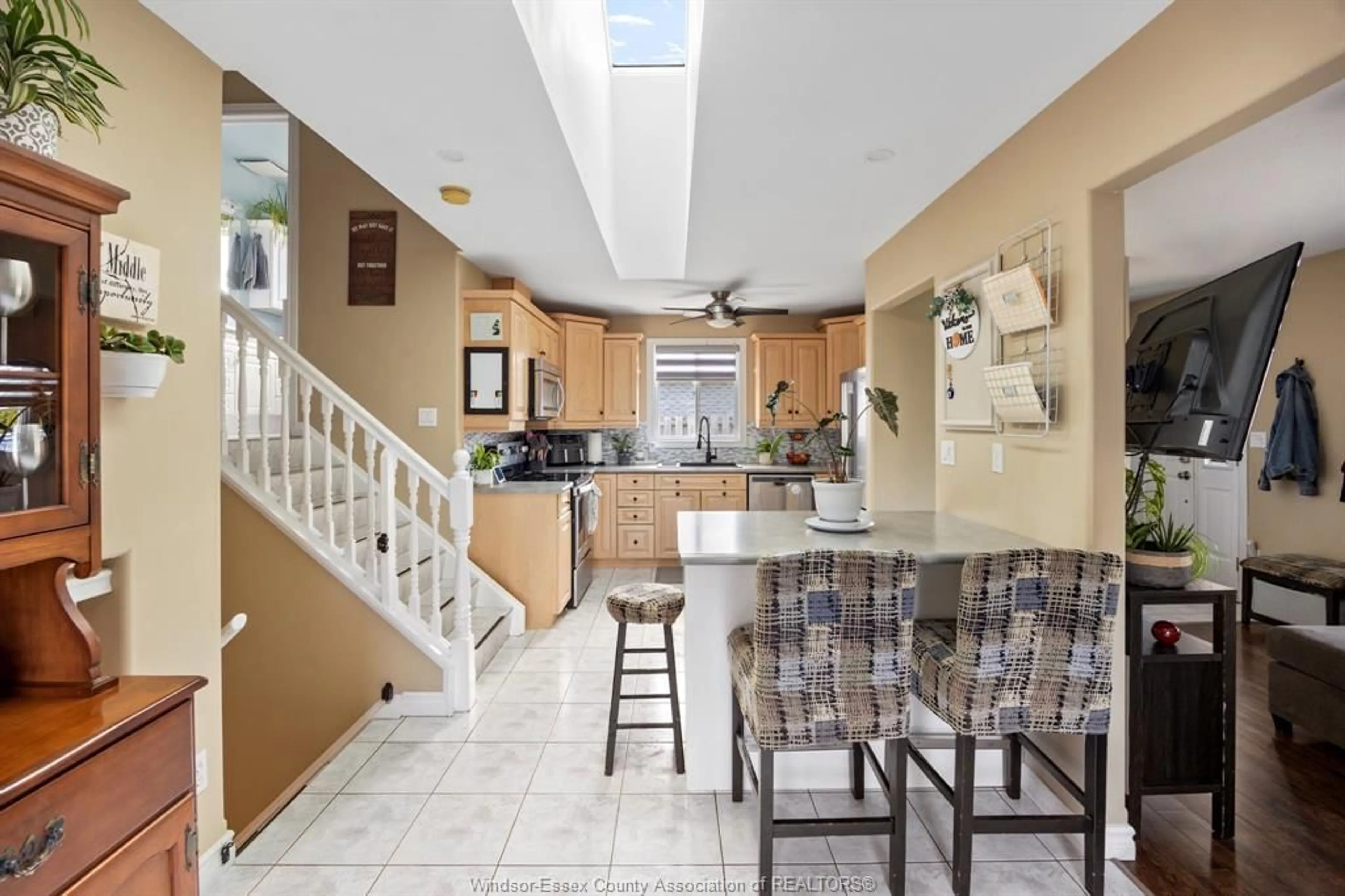 Open concept kitchen, ceramic/tile floor for 9 Regal, Tilbury Ontario N0P 2L0