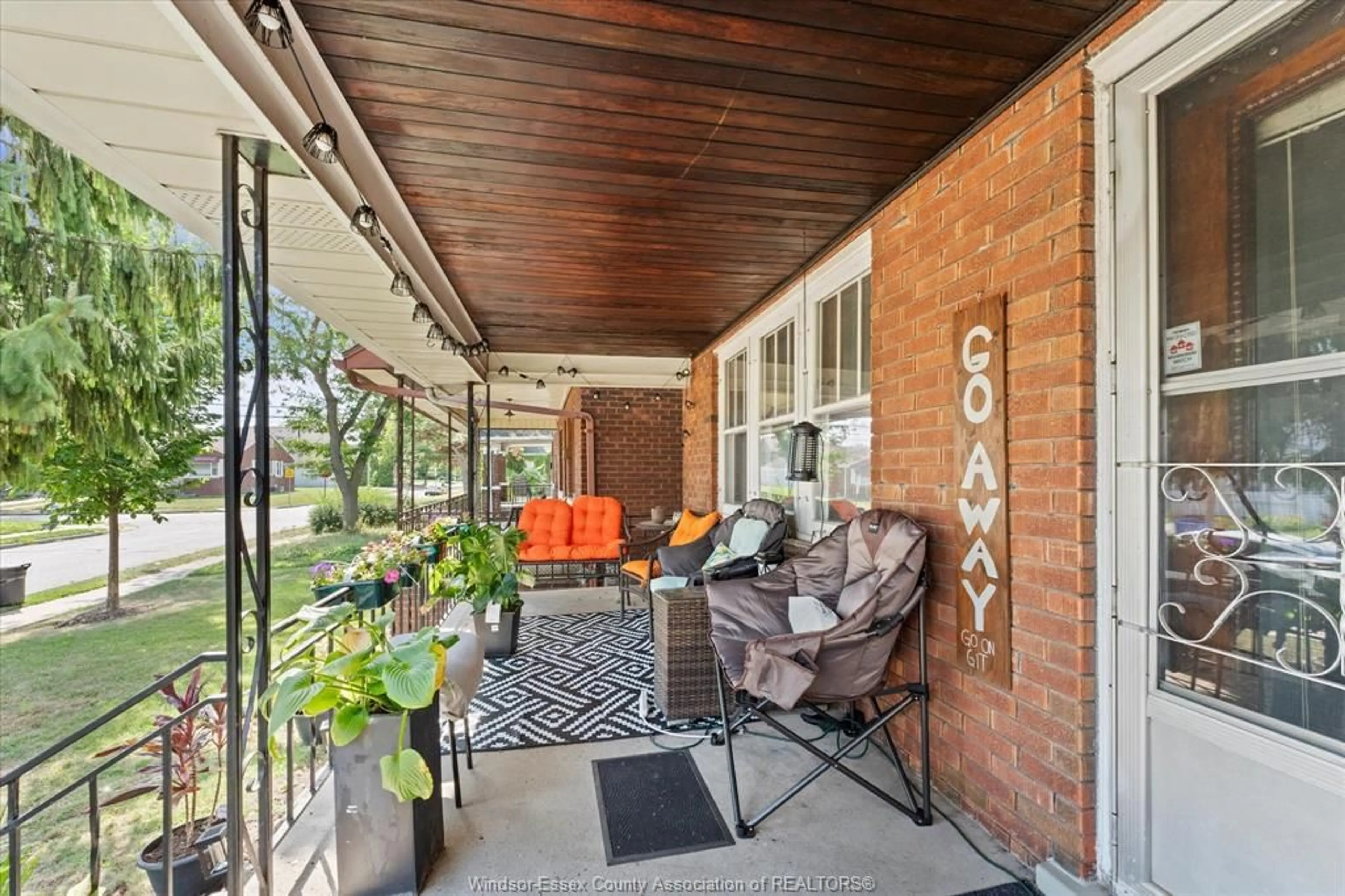 Patio, street for 1481 Benjamin Ave, Windsor Ontario N8X 4N2