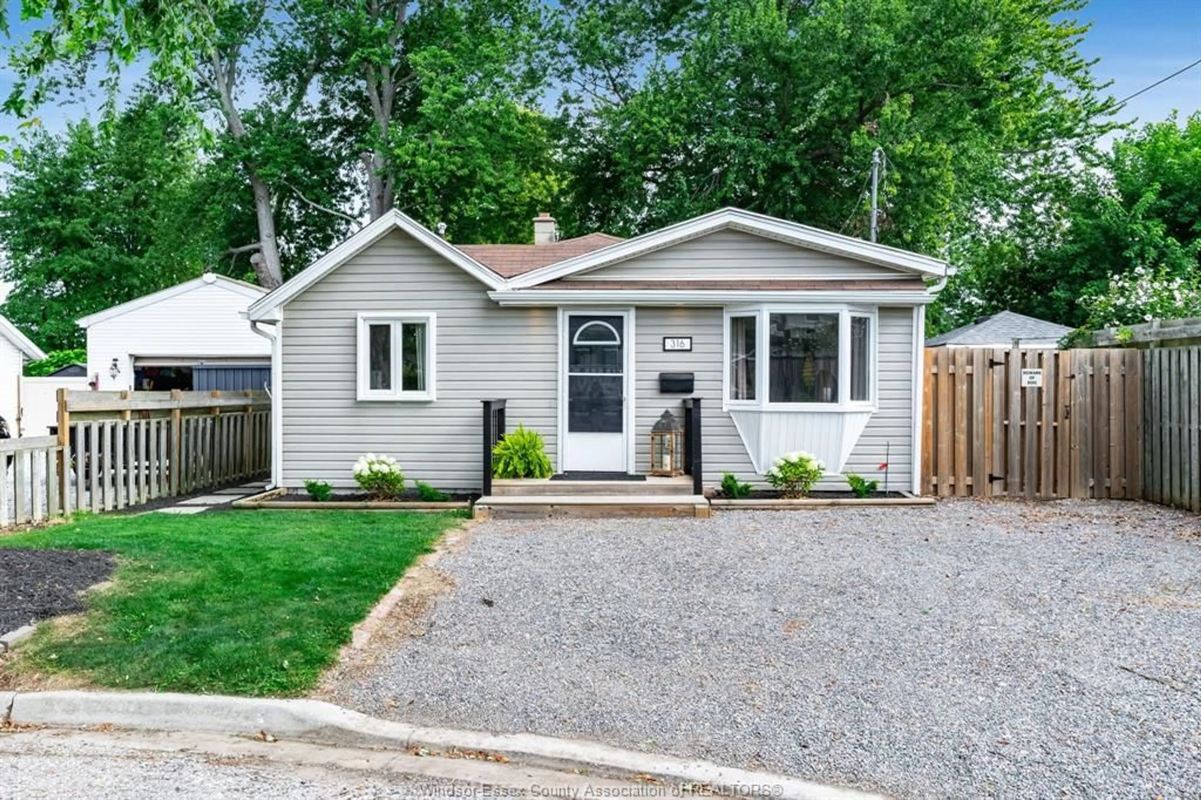 Home with vinyl exterior material, street for 316 Erieview Dr, Kingsville Ontario N9Y 1M4