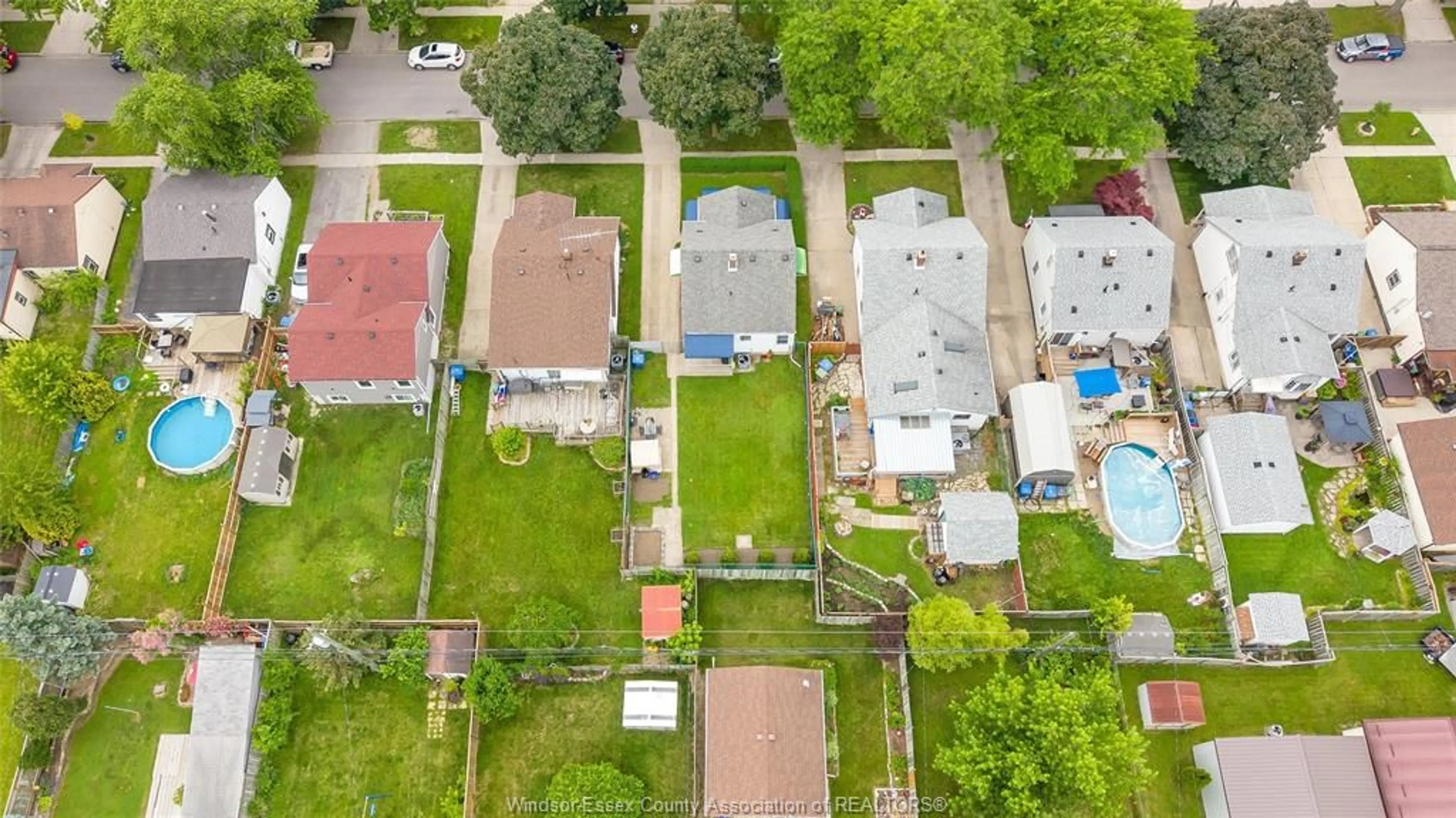 A pic from outside/outdoor area/front of a property/back of a property/a pic from drone, street for 1756 WESTCOTT Rd, Windsor Ontario N8Y 4C9