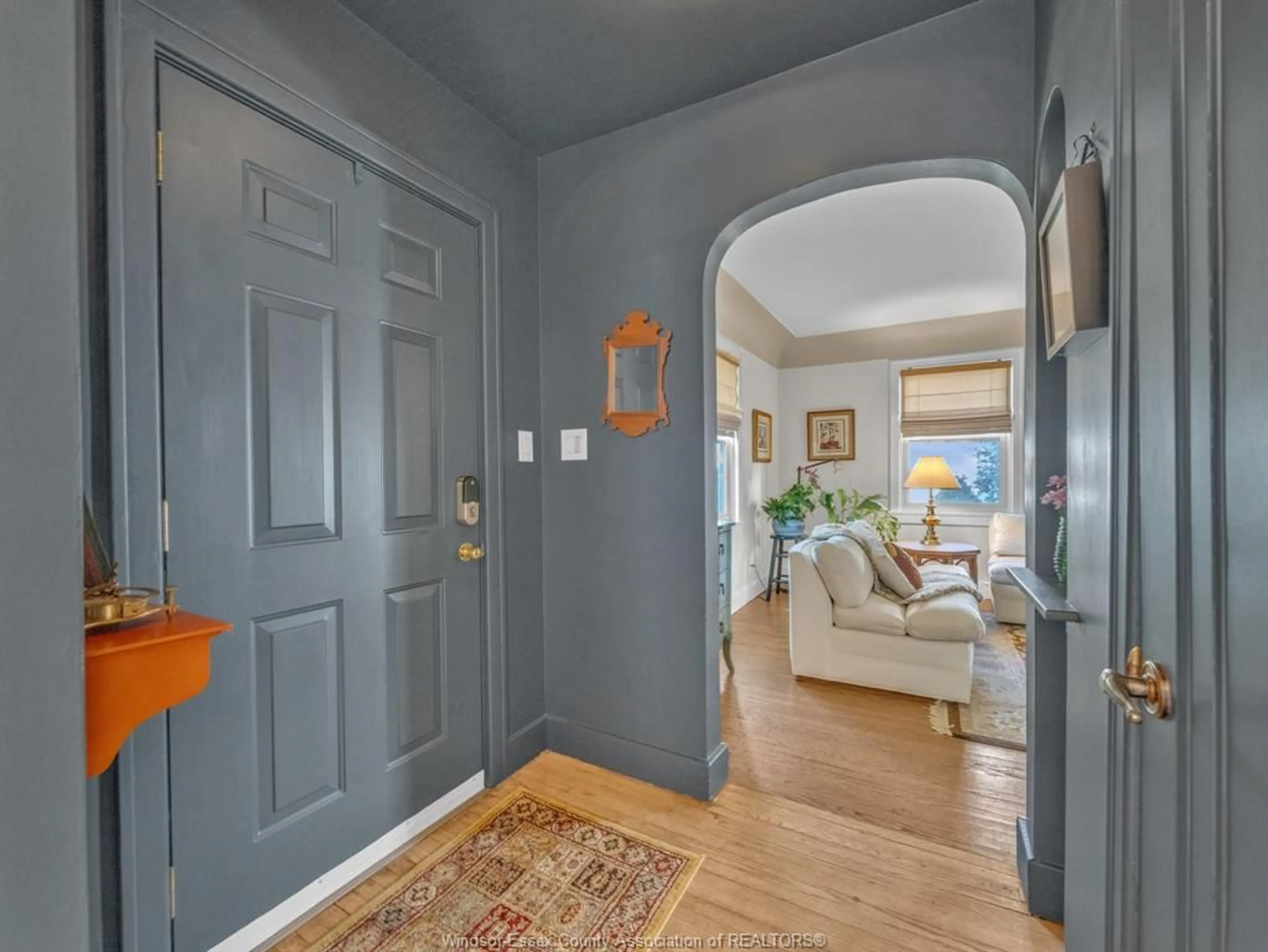 Indoor entryway for 15 Georgia, Leamington Ontario N8H 2E6