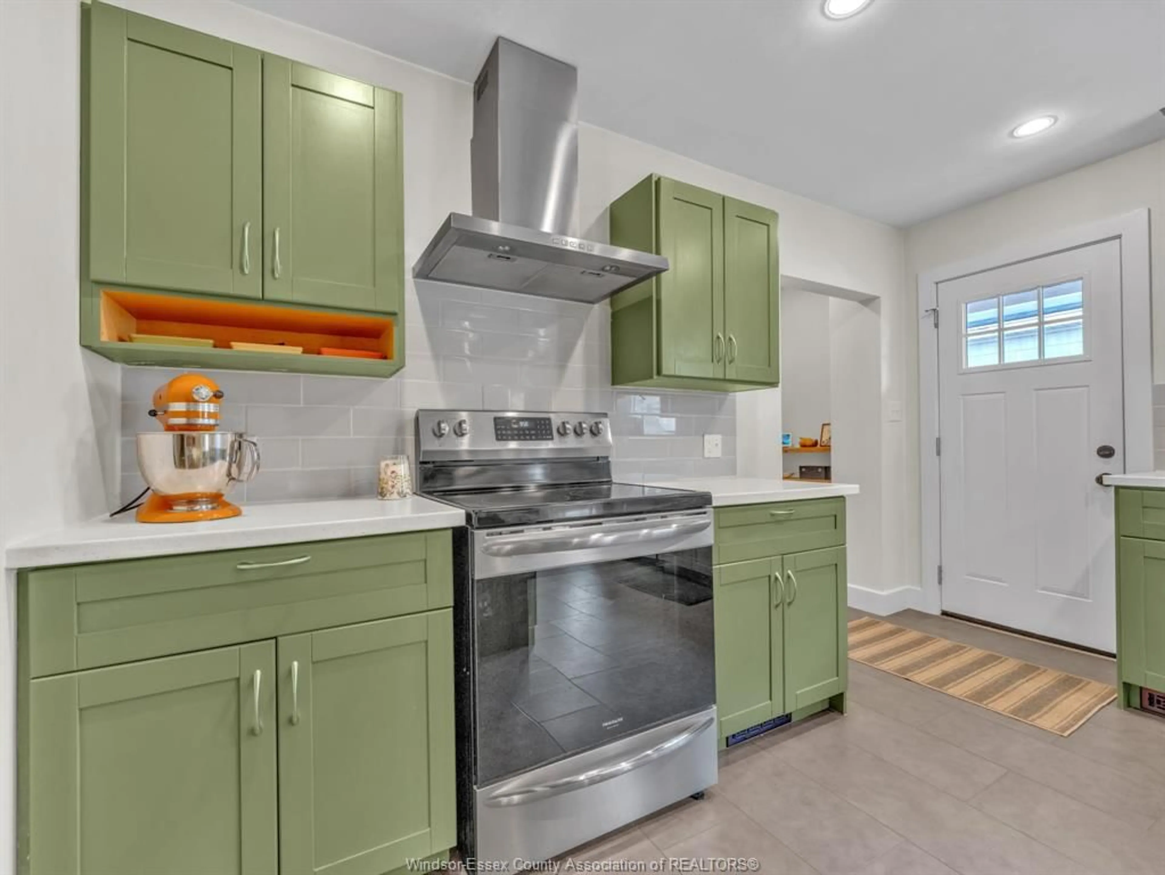 Open concept kitchen, ceramic/tile floor for 15 Georgia, Leamington Ontario N8H 2E6