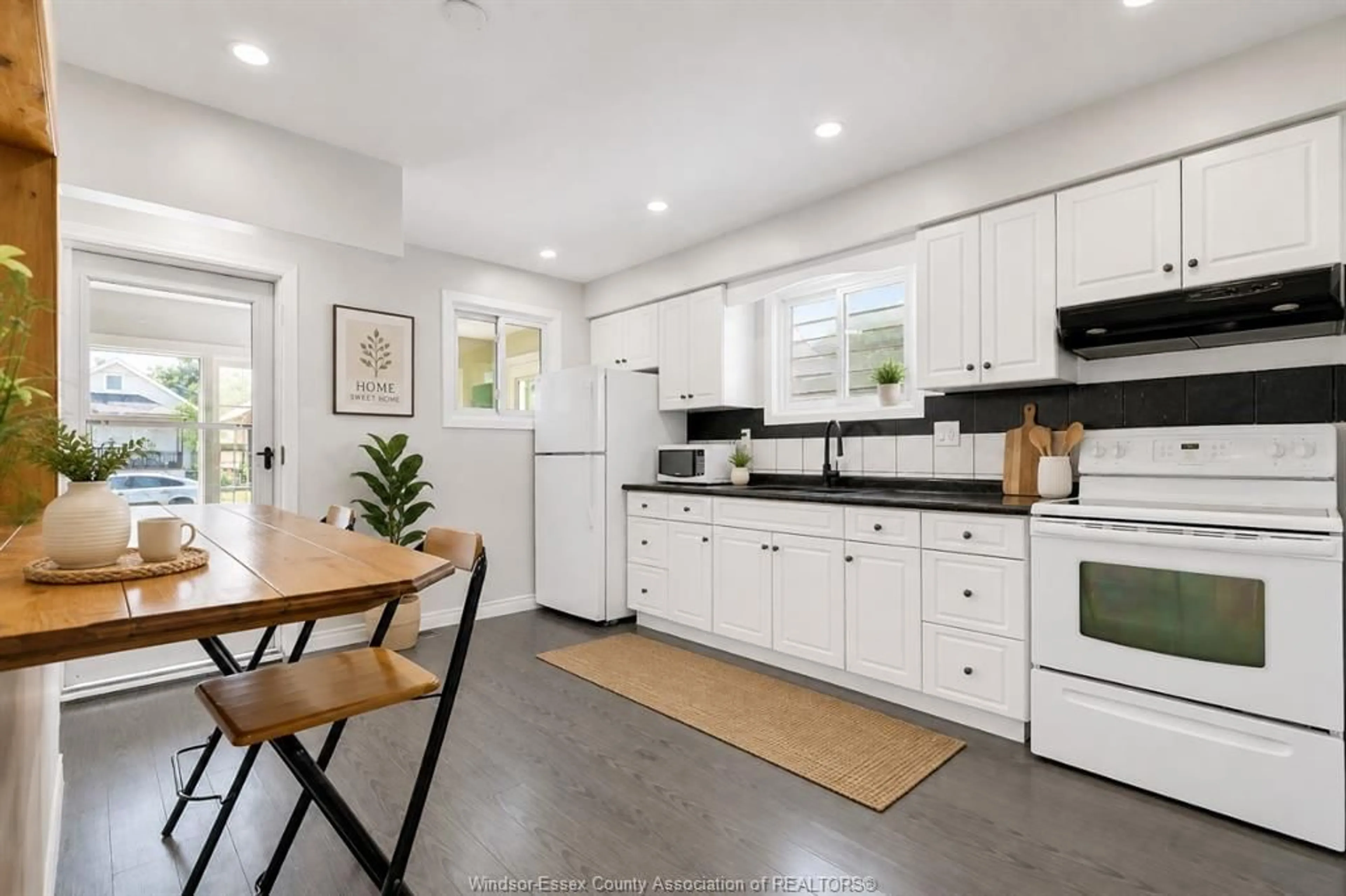 Open concept kitchen, ceramic/tile floor for 744 MCKAY Ave, Windsor Ontario N9B 2A1
