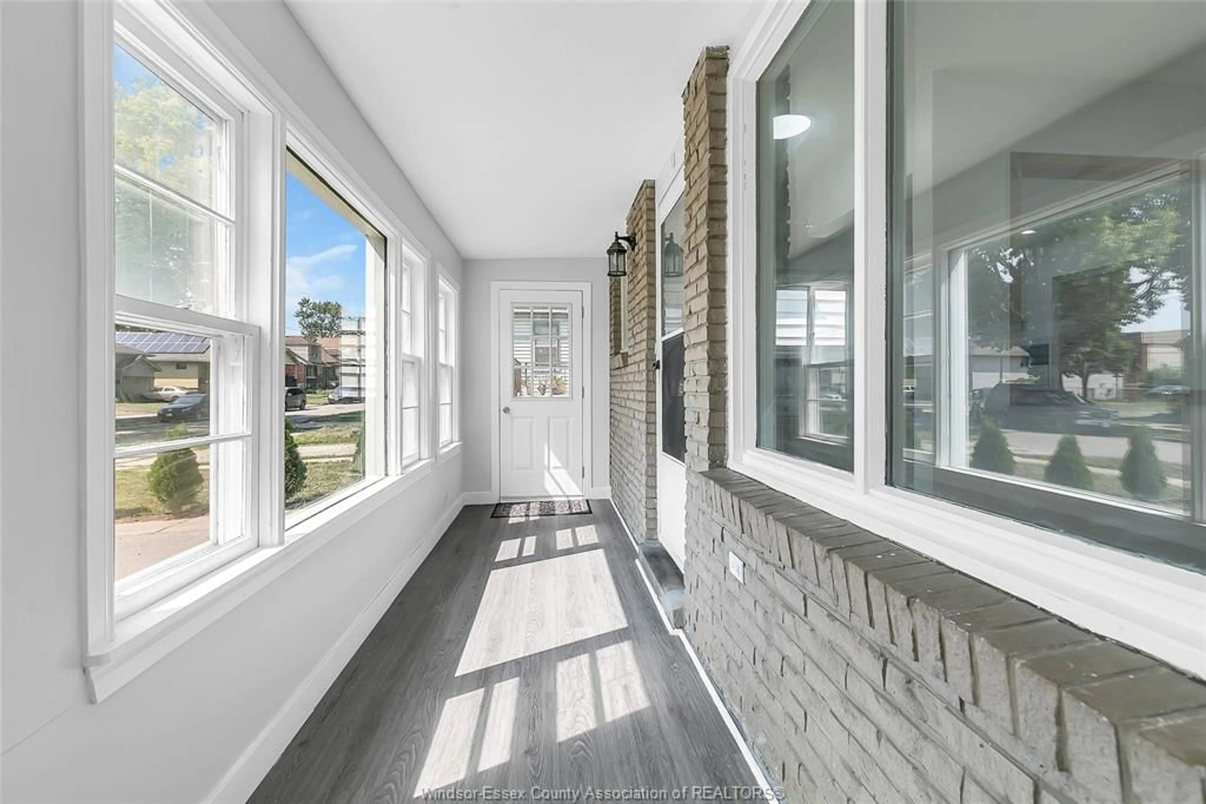 Indoor entryway for 744 MCKAY Ave, Windsor Ontario N9B 2A1